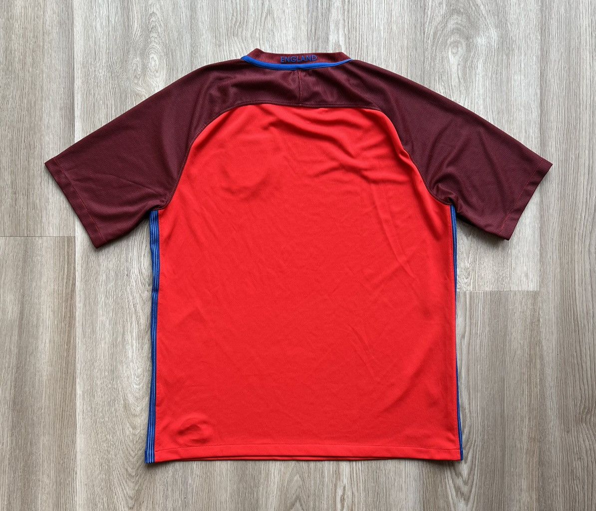 Nike Nike 2016 England Red Soccer T-Shirt Football Jersey Size US L / EU 52-54 / 3 - 9 Thumbnail