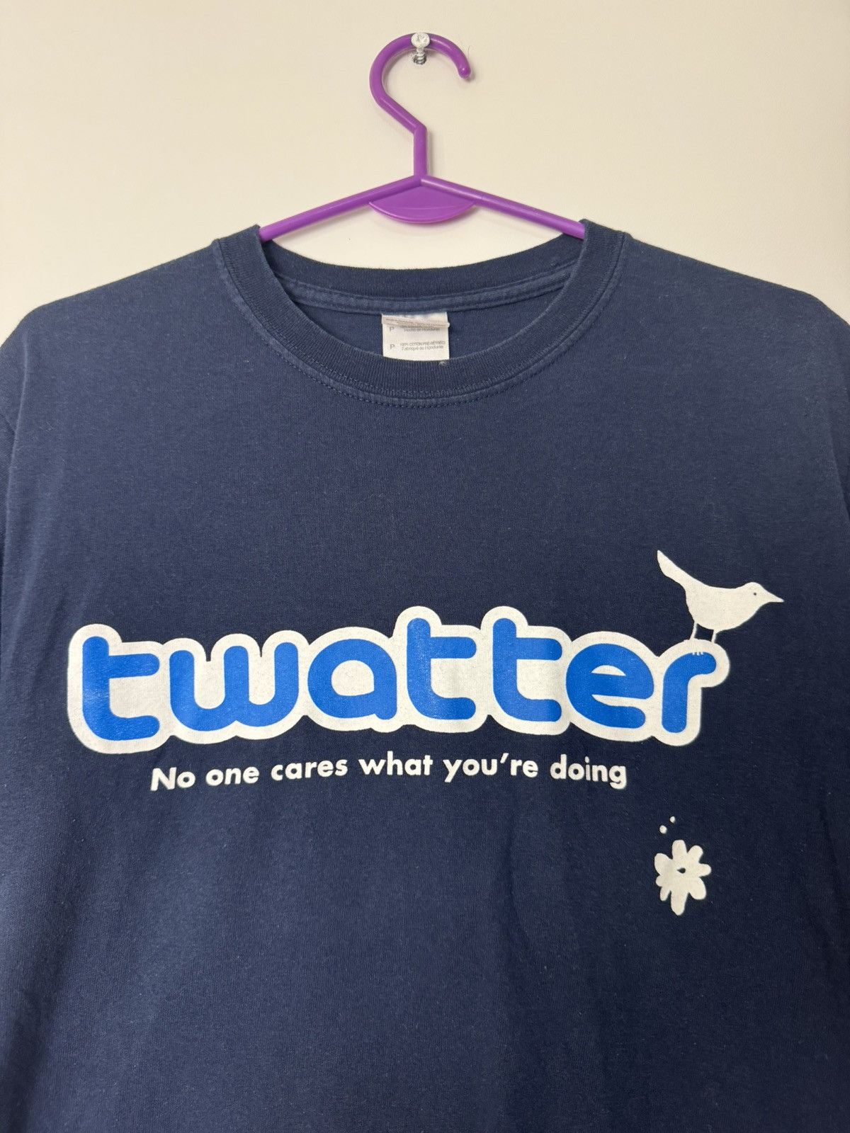 Vintage Funny “twatter” slogan tee “no ones care what you doing” Size US S / EU 44-46 / 1 - 3 Thumbnail