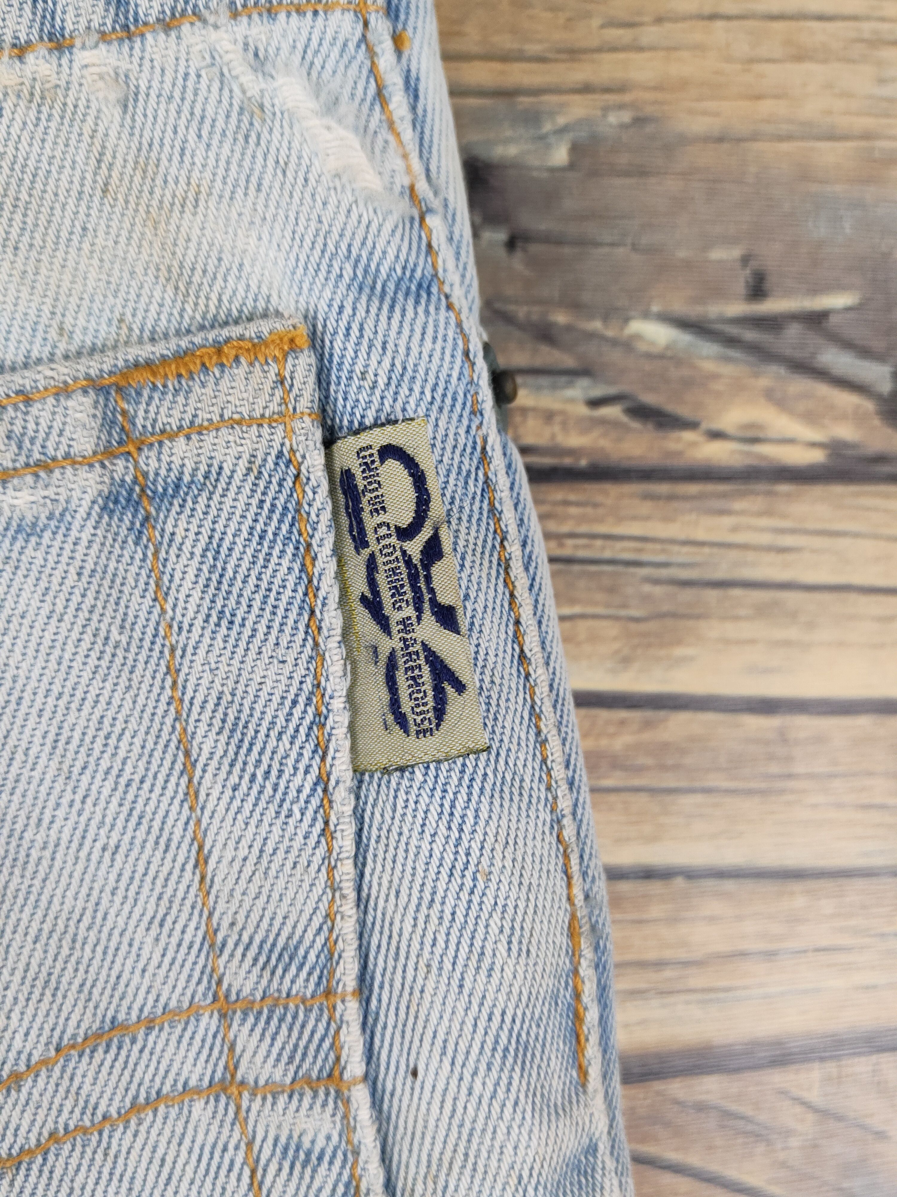 Uniqlo Uniqlo vintage Light Blue Distressed Ripped Jeans #W1413 Size US 27 - 10 Thumbnail