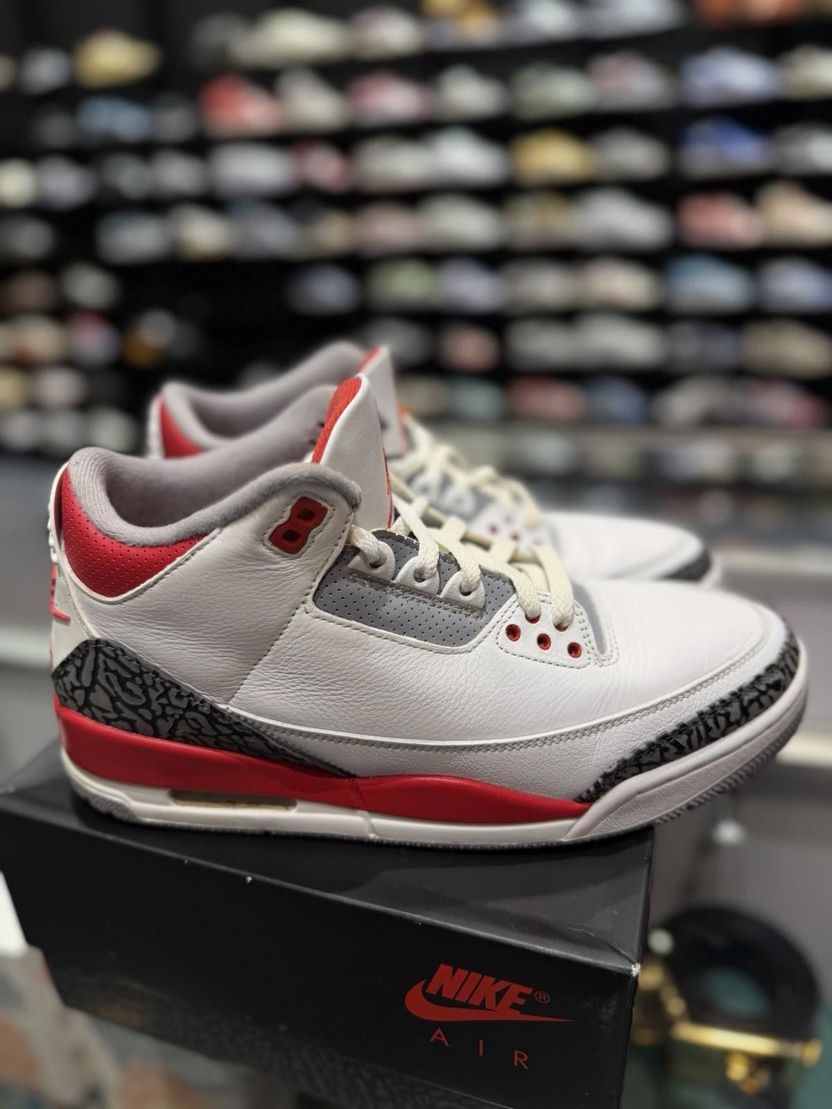 Jordan Brand Jordan 3 Retro Fire Red 2022 Size 9.5 Pre-Owned Pre-Owned Size US 9.5 / EU 42-43 - 7 Thumbnail