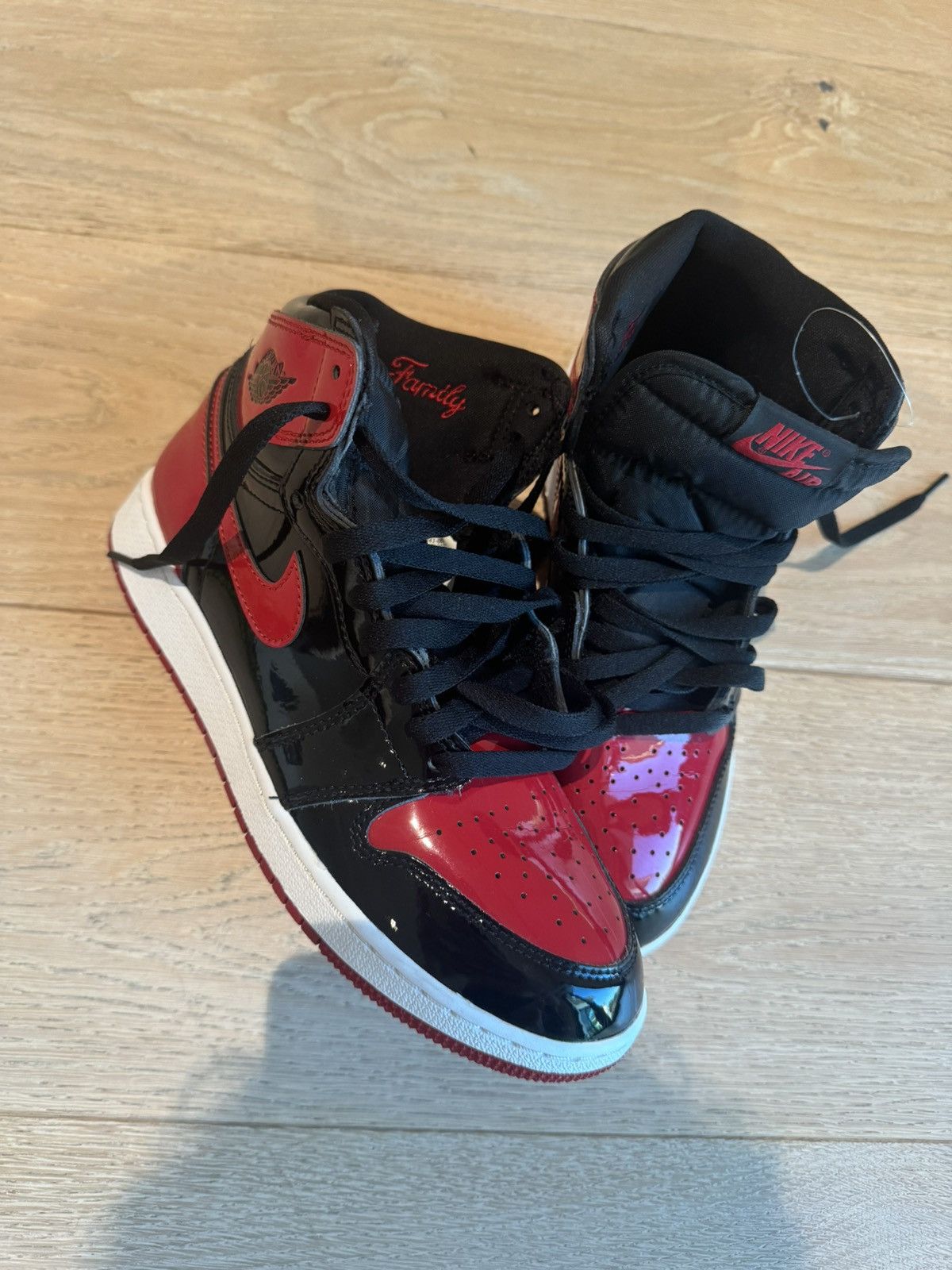 Jordan Brand × Nike Jordan 1 patent bred Size US 7 / EU 40 - 2 Thumbnail