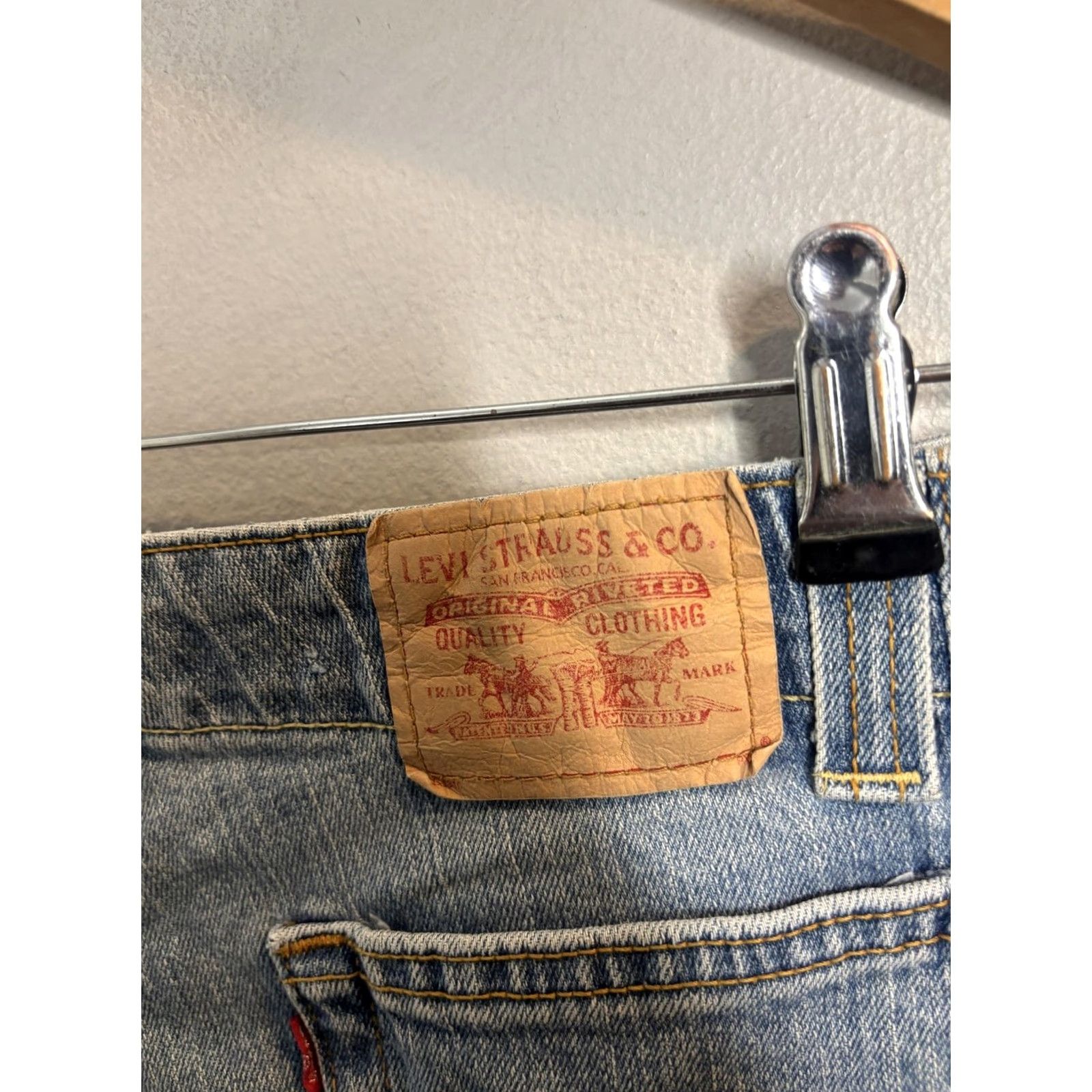 Levi's VINTAGE Levi's Shorts Womens 14 Blue Denim Cut-Off Boot Cut Raw Hem Distressed 528 Fringed Front Flat Front 3 in Inseam Size 36" / US 14 / IT 50 - 7 Thumbnail
