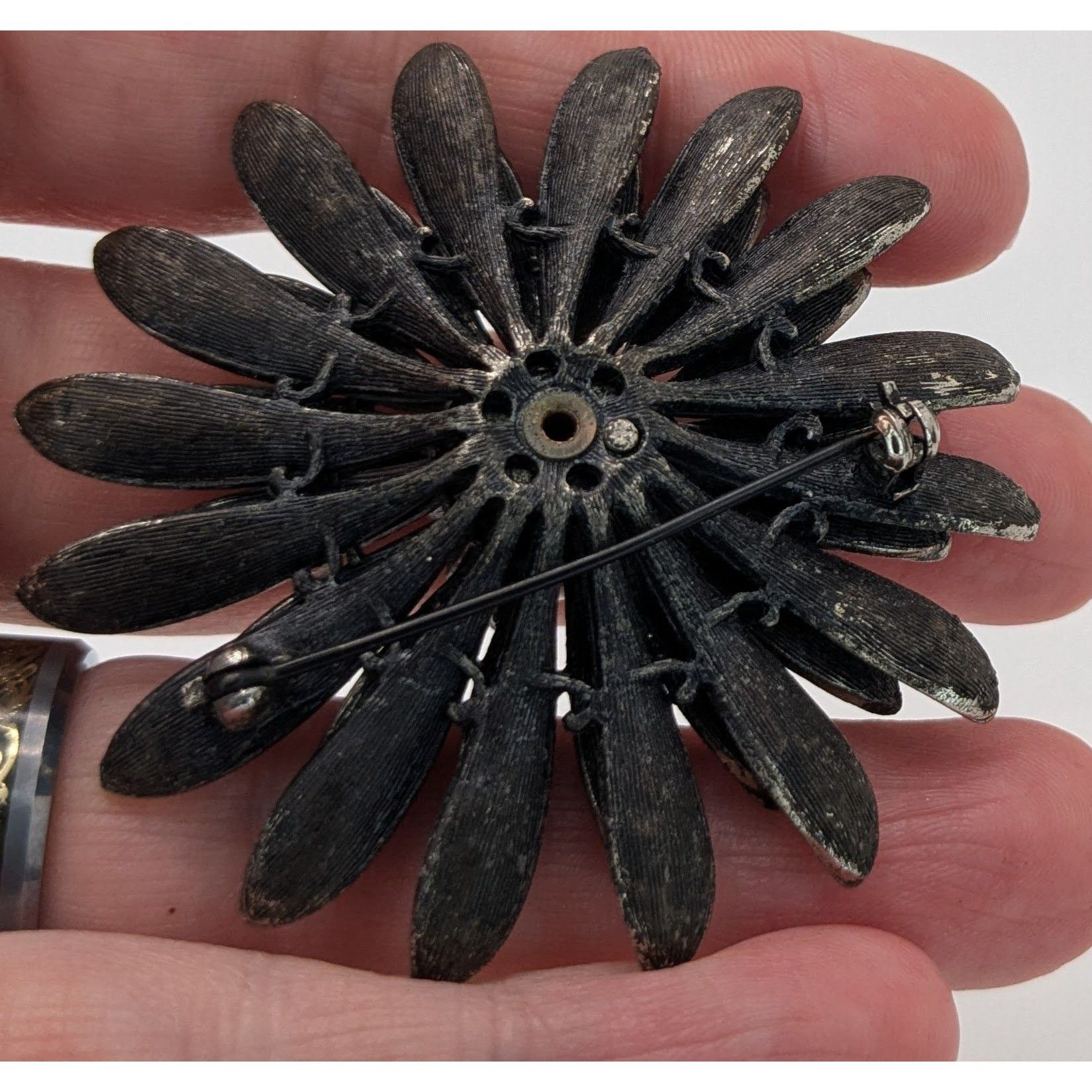 Other Vintage Cottagecore Black Metal Daisy Brooch With Rhinestone Size ONE SIZE - 6 Thumbnail