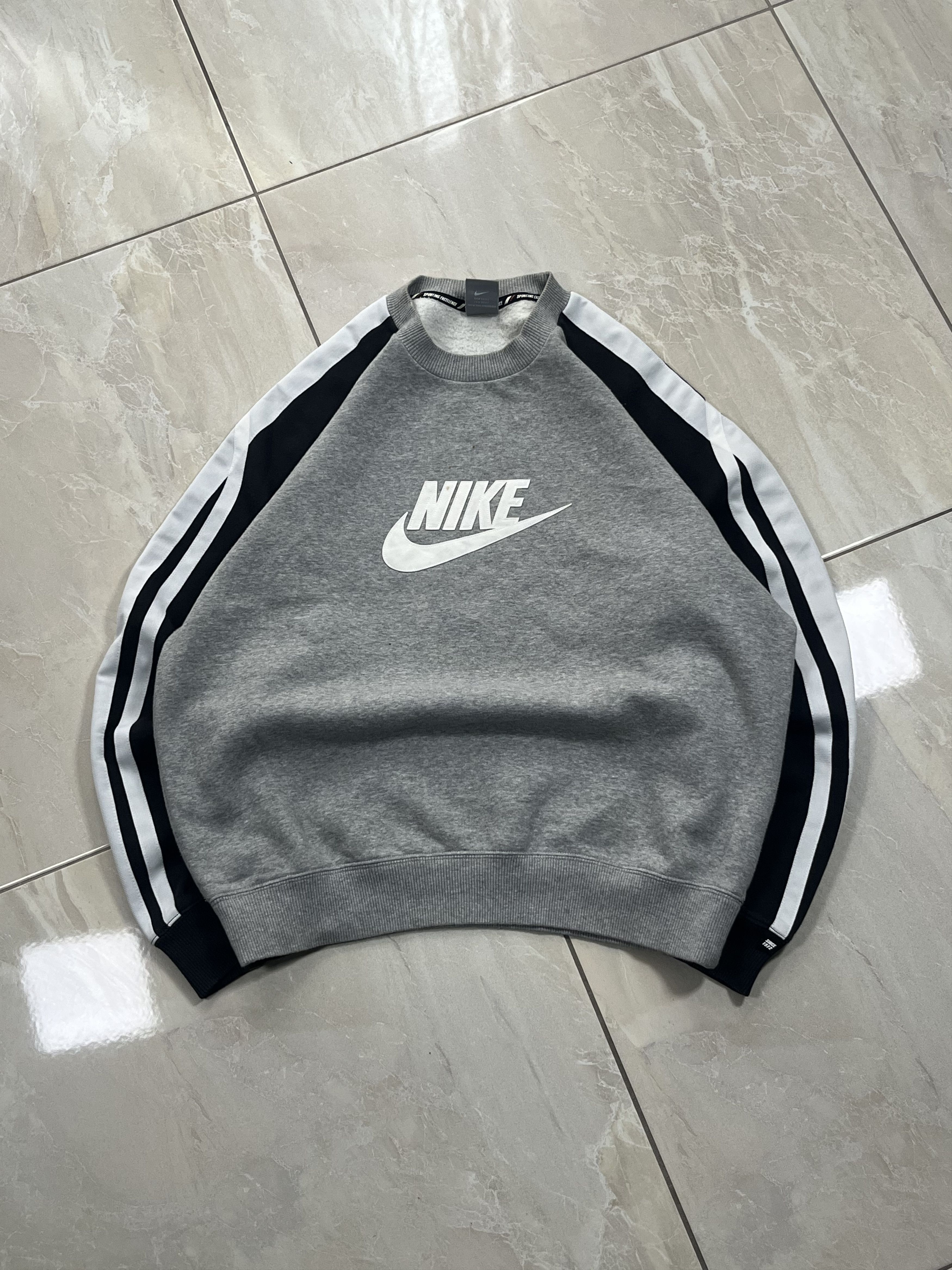 Nike Vintage Sweatshirt Nike Big Logo Swoosh Gray Y2K Streetwear Size US L / EU 52-54 / 3 - 1 Thumbnail