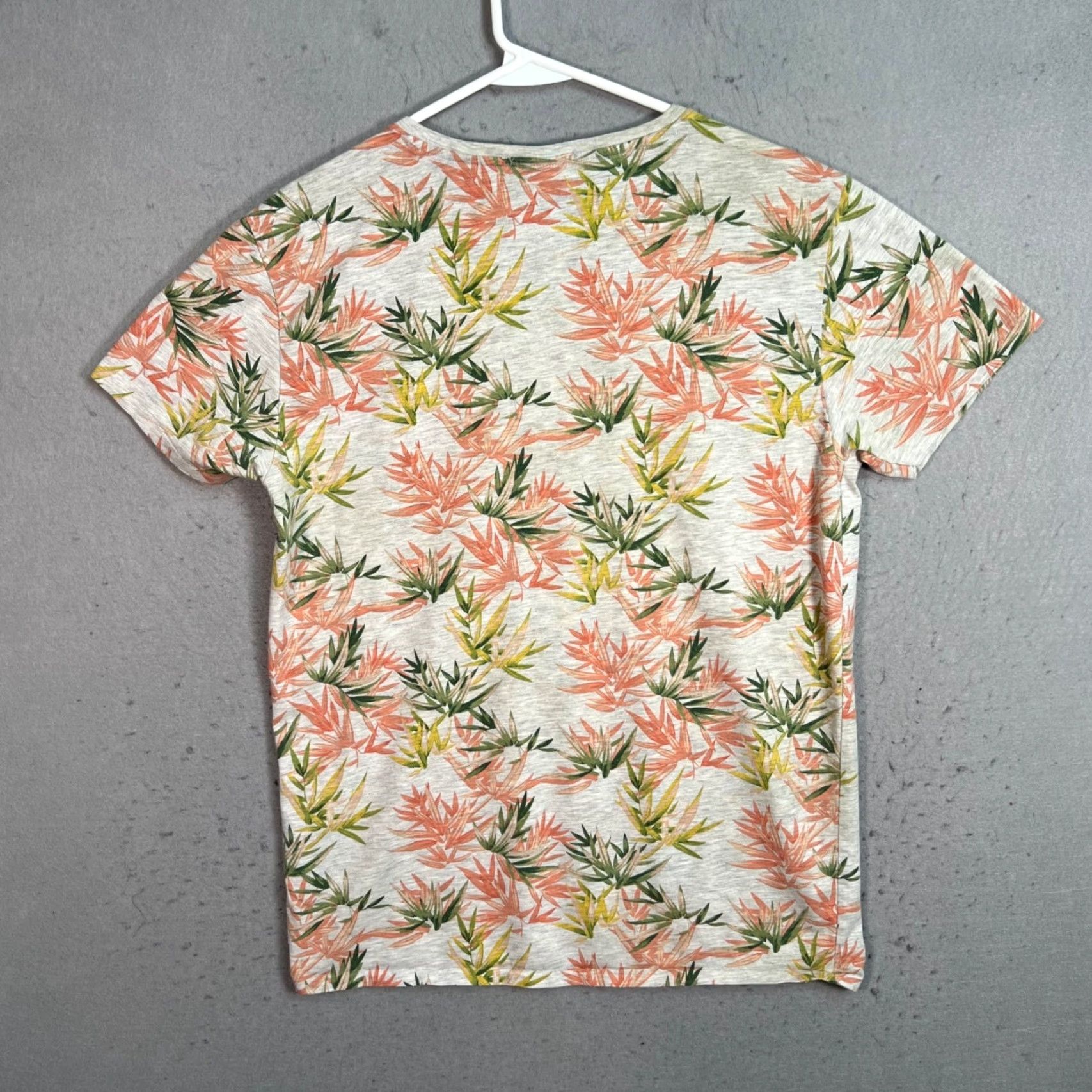 Allsaints VINTAGE AllSaints Women's T-Shirt Size Large Gray Tropical Leaf Floral Print Crew Neck Short Sleeve Cotton Summer Fall Women Size L / US 10 / IT 46 - 2 Thumbnail