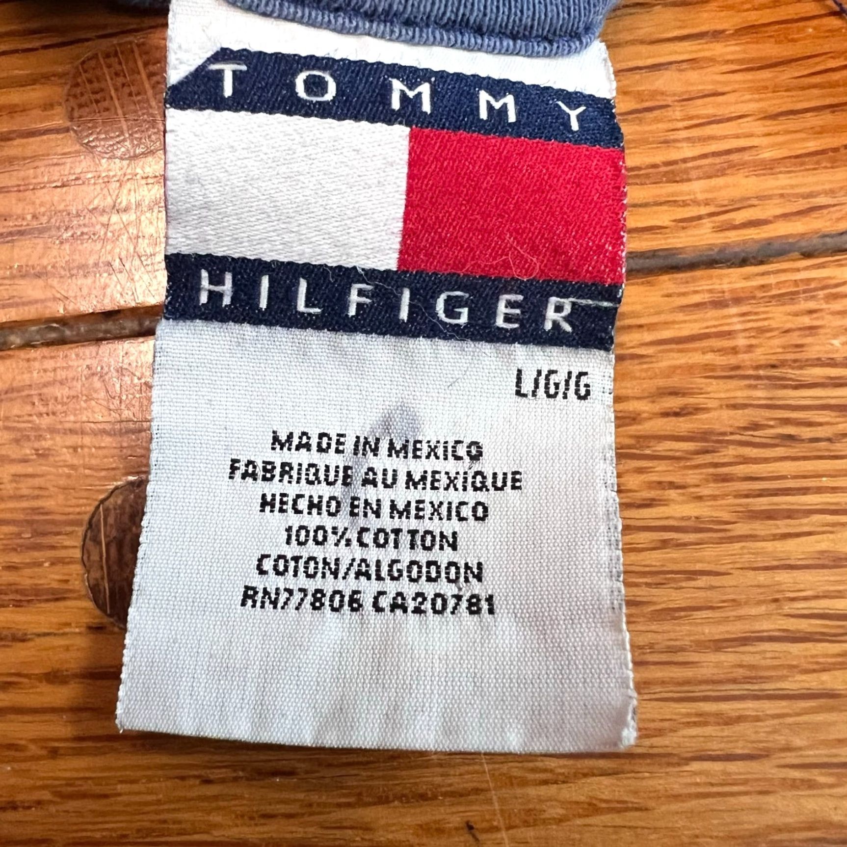Tommy Hilfiger VINTAGE Tommy Hilfiger T-Shirt Mens L Blue Red Graphic Distressed 90s Astro Boy Size US L / EU 52-54 / 3 - 6 Thumbnail