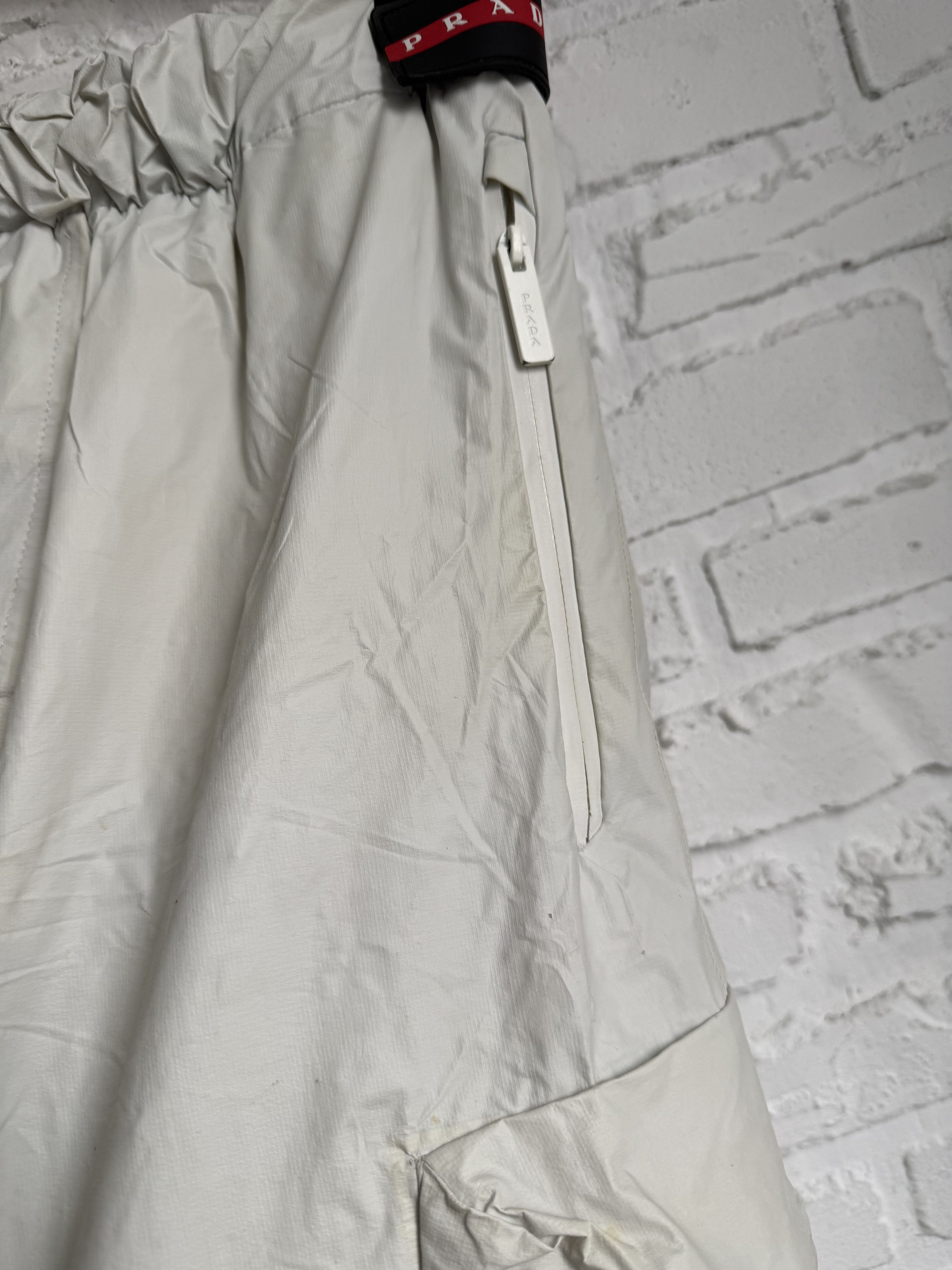 Prada 2019 Prada linea rossa cargo shorts Size US 32 / EU 48 - 12 Thumbnail