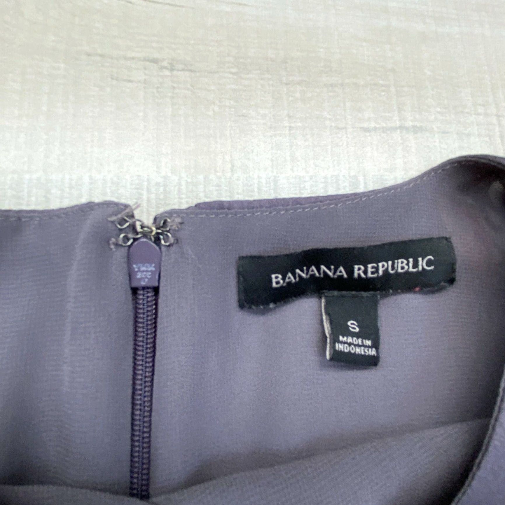 Banana Republic Banana Republic Womens Blouse Small Gray Floral Satin Long Sleeve Regular Fit Casual Size S / US 4 / IT 40 - 3 Thumbnail