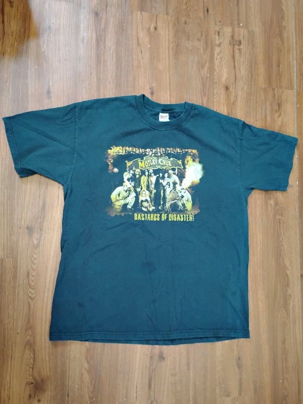 Band Tees Vintage Motley Crue Carnival of Sins Tour T-Shirt Size US XL / EU 56 / 4 - 2 Thumbnail