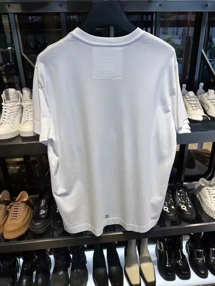 Givenchy Givenchy Brand new short-sleeve T-shirt Size US S / EU 44-46 / 1 - 4 Thumbnail