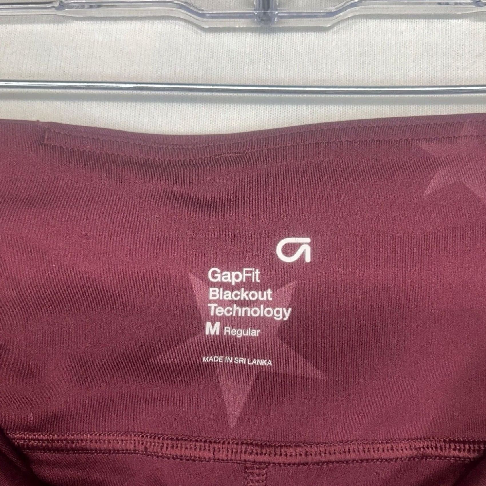 Gap GapFit Leggings Capri Womens Medium Red Stars High Rise Athletic Compression Size 32" / US 10 / IT 46 - 2 Thumbnail
