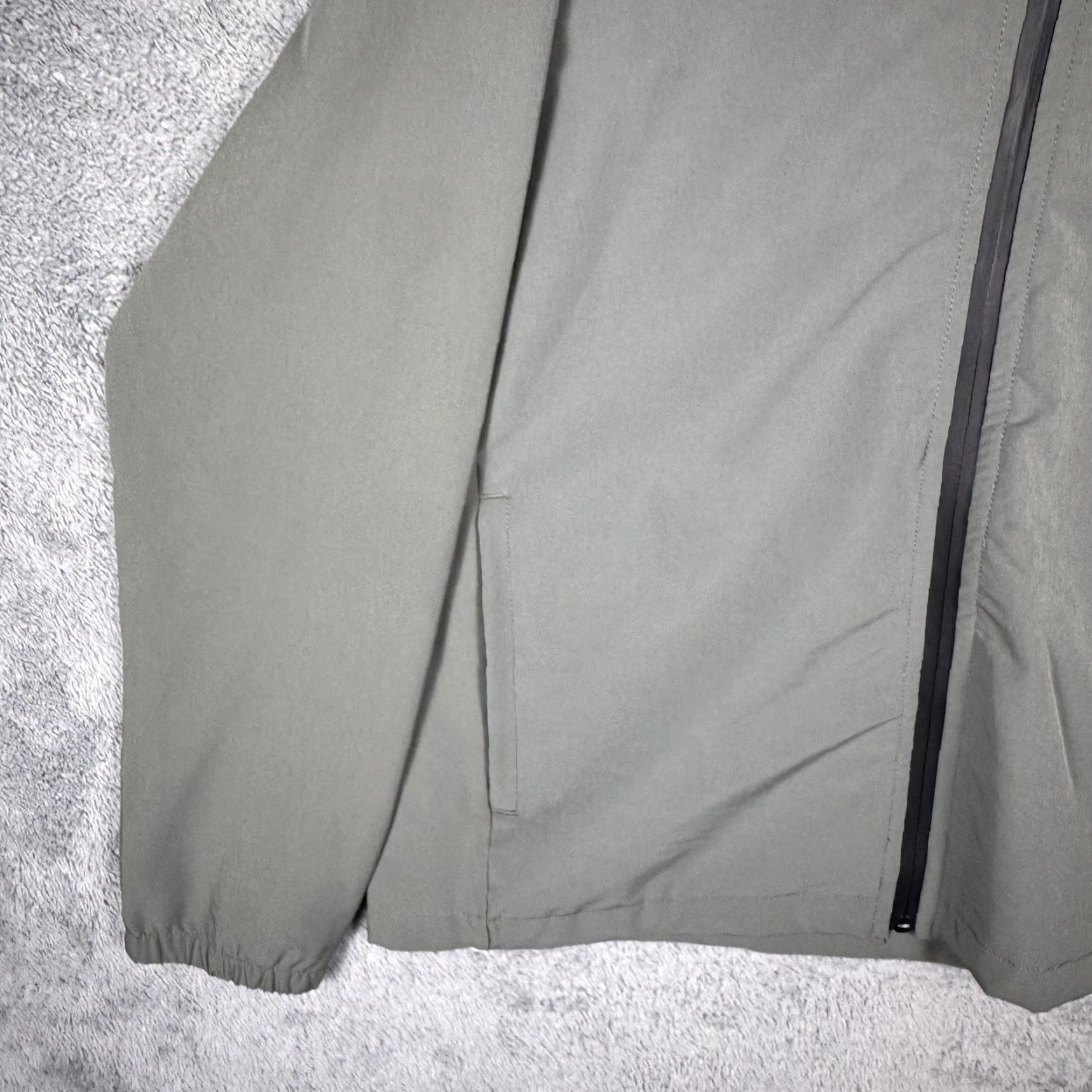 Abercrombie & Fitch Abercrombie & Fitch Softshell Jacket Mens M Full Zip Hooded Windbreaker Stretch Grey Solid Size US M / EU 48-50 / 2 - 5 Thumbnail