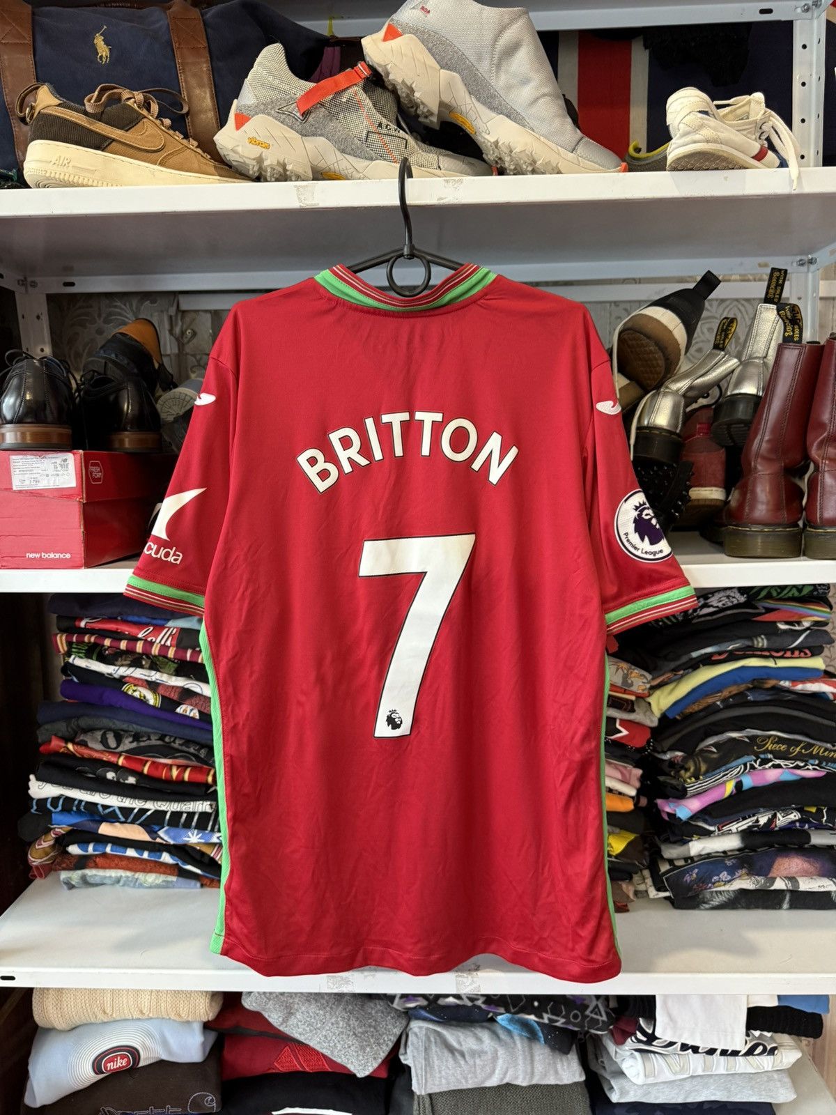 Vintage Mens FC SWANSEA CITY #7 Britton 2017 SOCCER FOOTBALL JERSEY Size US XL / EU 56 / 4 - 4 Thumbnail