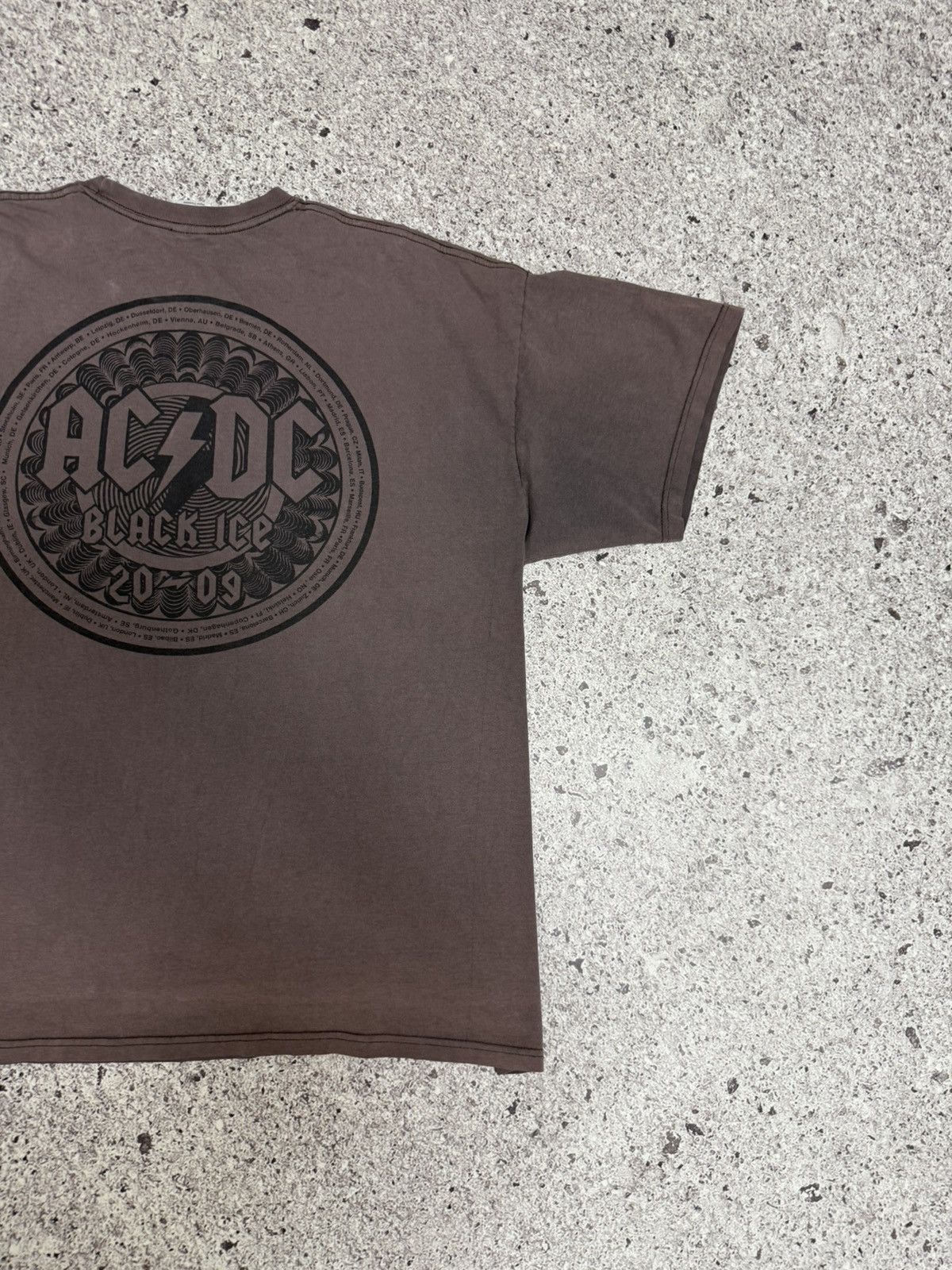 AC/DC × Band Tees Rare Vintage 2009 AC/DC Black Ice Band Rock Retro T-Shirt Size US XXL / EU 58 / 5 - 8 Thumbnail