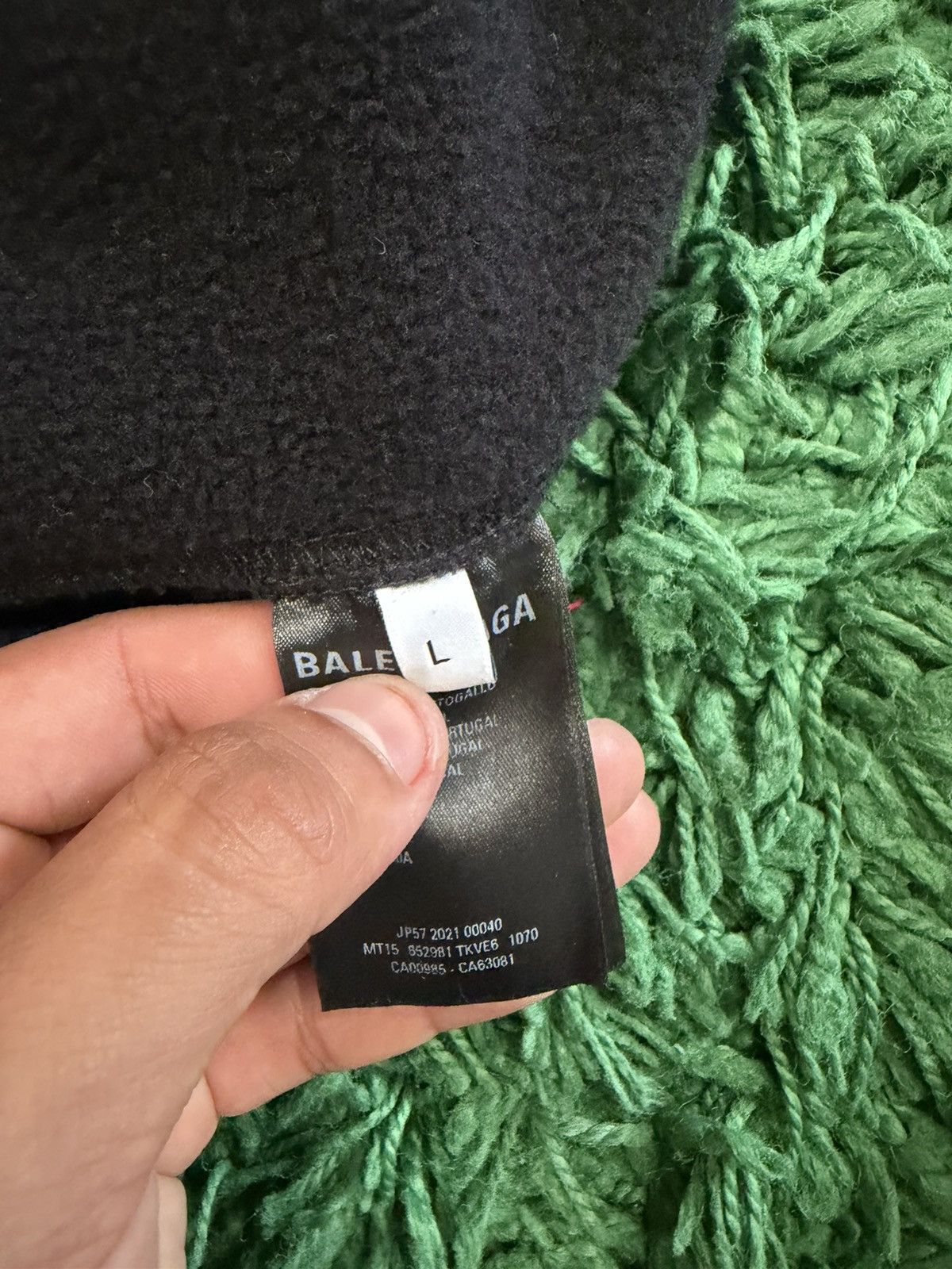 Balenciaga Balenciaga Barcode Logo Crewneck Size US XXL / EU 58 / 5 - 8 Thumbnail