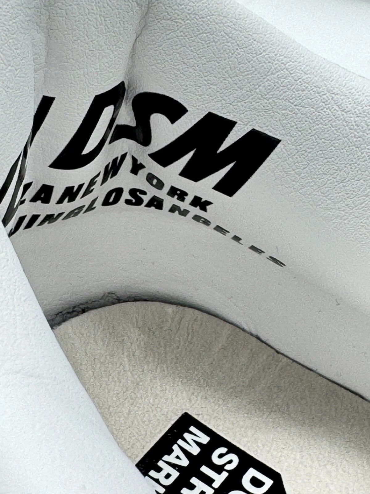 Dover Street Market × Nike DSM Nike Dunk Low Velvet White Size US 9.5 / EU 42-43 - 7 Thumbnail