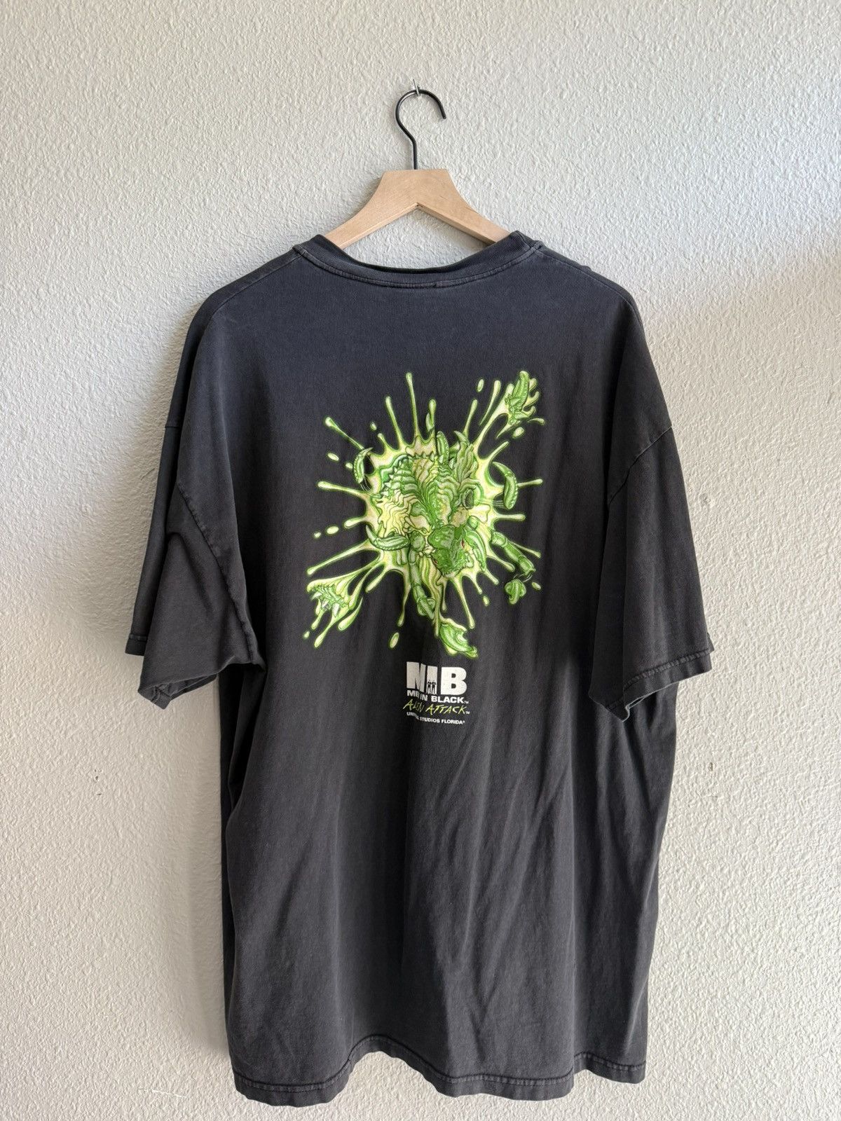 Vintage UNIVERSAL STUDIOS MEN IN BLACK vintage tee Size US XL / EU 56 / 4 - 2 Thumbnail
