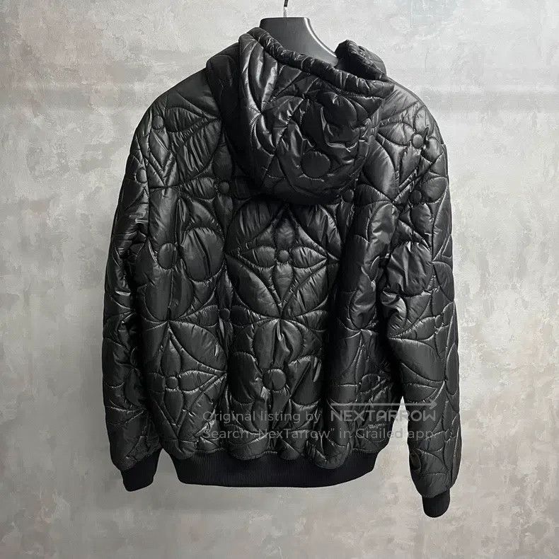 Louis Vuitton Louis Vuitton Black logo embossed graphic zipper solid hoo Size US M / EU 48-50 / 2 - 5 Thumbnail