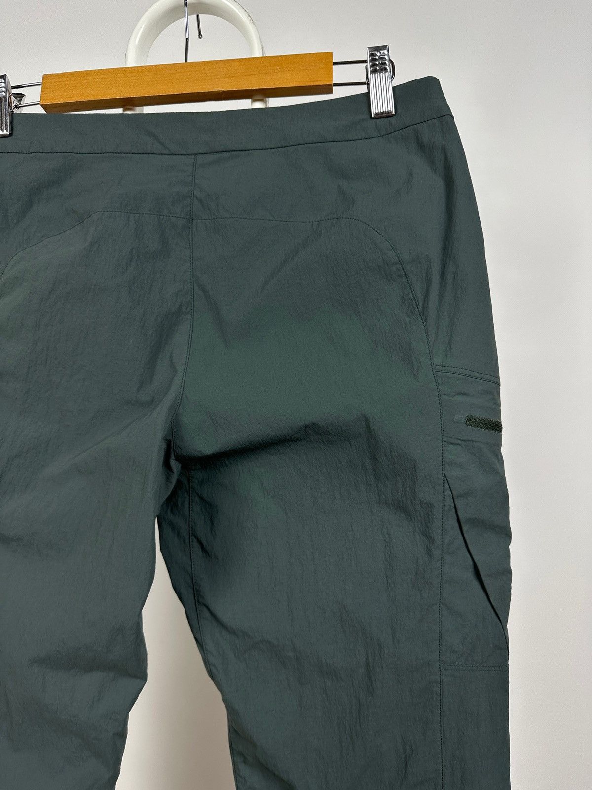 Arc'teryx Vintage Arcteryx Navy Green Nylon Cargo Pants Travis Style Size US 29 - 15 Thumbnail