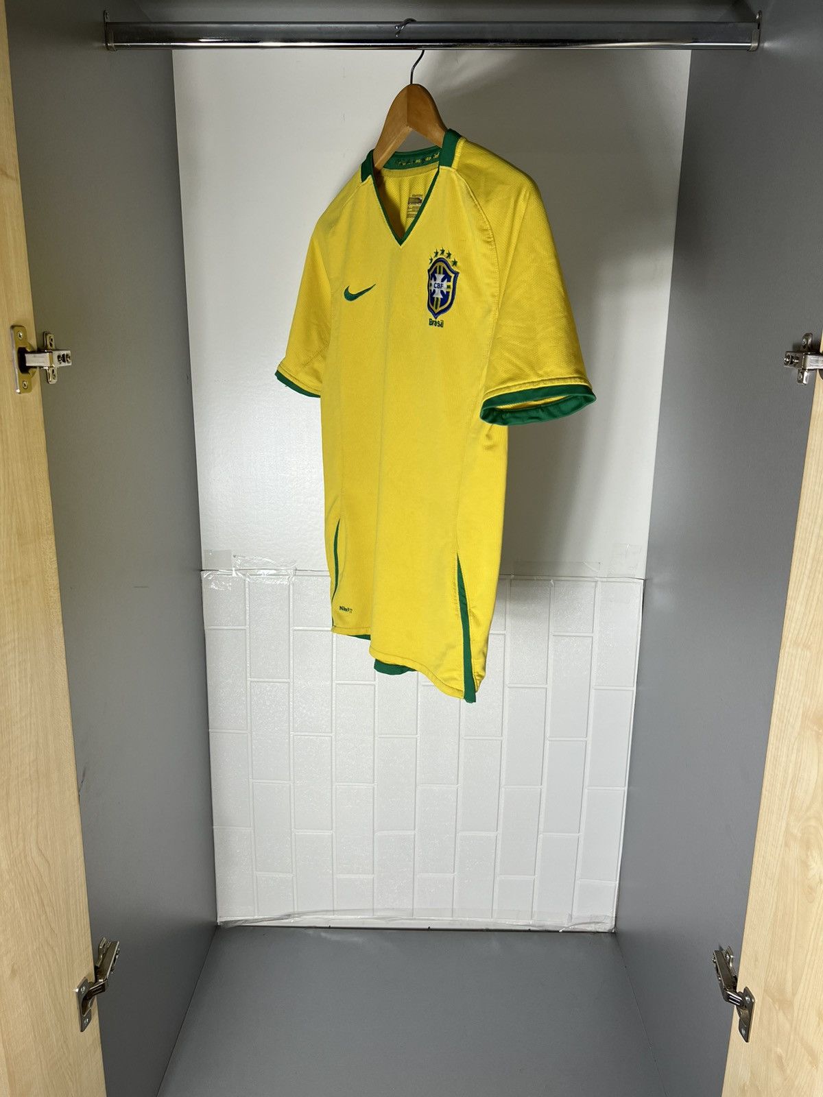 Nike VINTAGE NIKE BRAZIL RETRO SOCCER JERSEY BLOKECORE Y2K 90s Size US S / EU 44-46 / 1 - 7 Thumbnail
