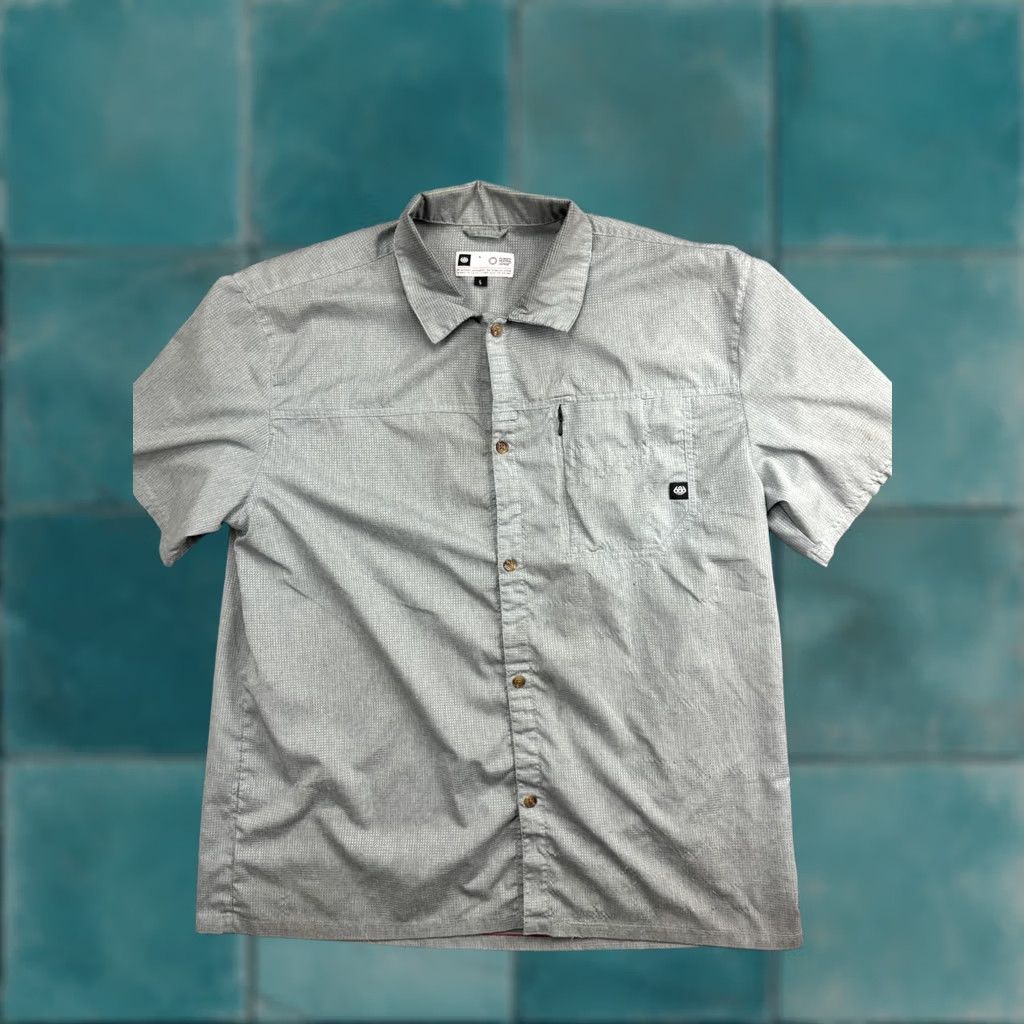686 686 Canopy Woven Shirt Mens Large Gray Short Sleeve Button Front Zip Pocket Size US L / EU 52-54 / 3 - 1 Thumbnail