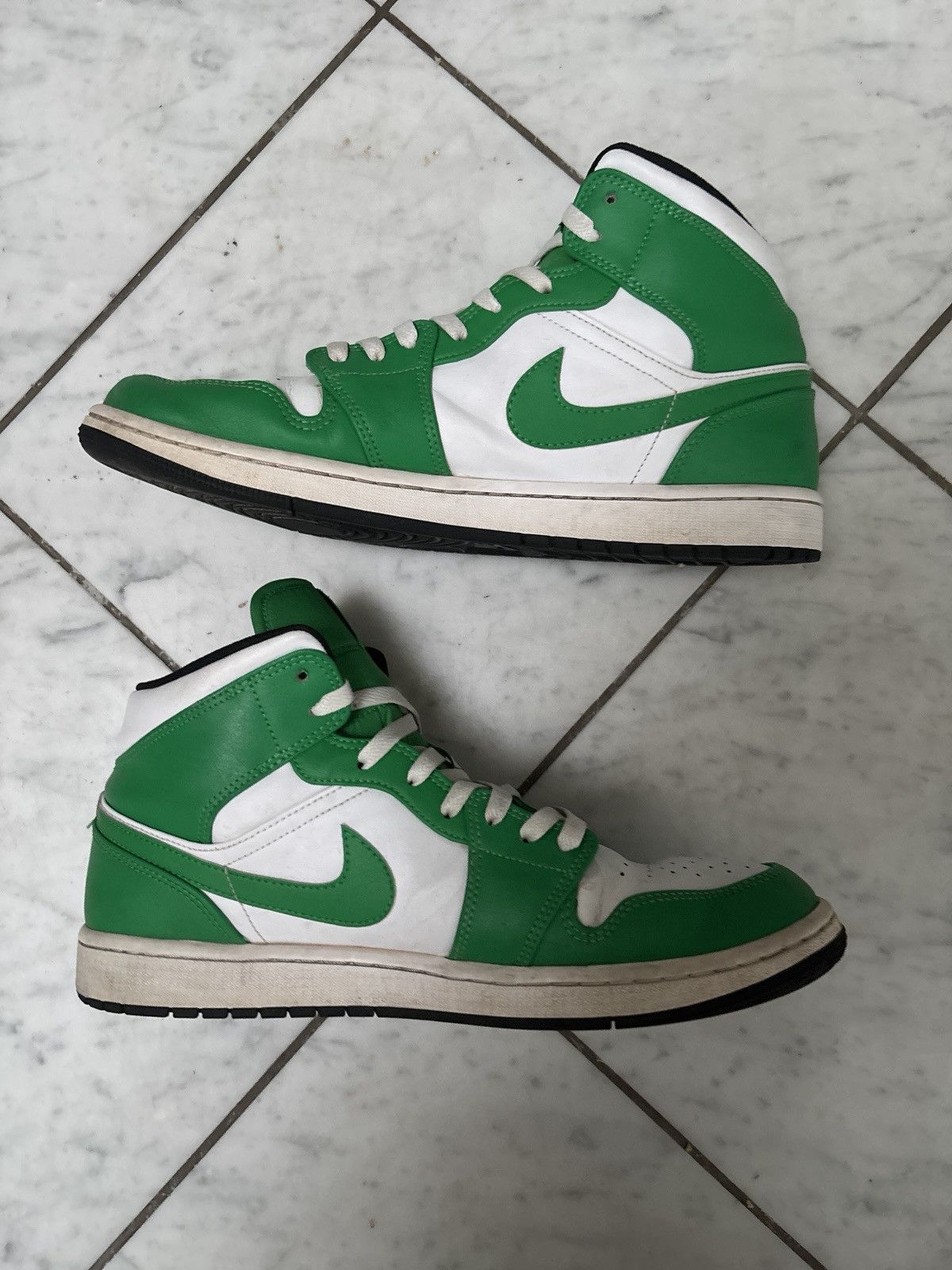 Nike Jordan 1 Mid Lucky Green Size US 11 / EU 44 - 4 Thumbnail
