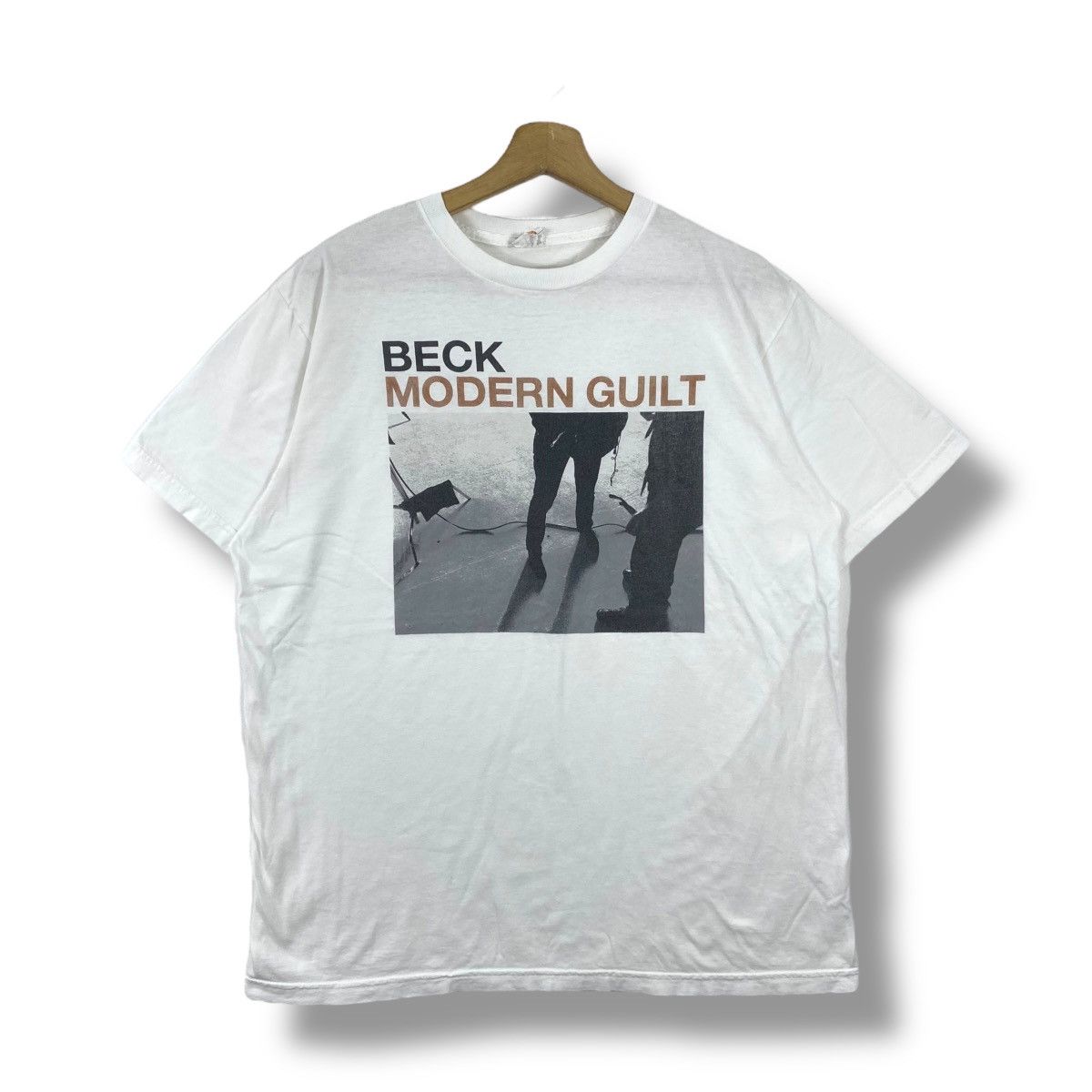 Band Tees Vintage 00's BECK Modern Guilt Album Band Tee Shirt Size US XL / EU 56 / 4 - 1 Thumbnail