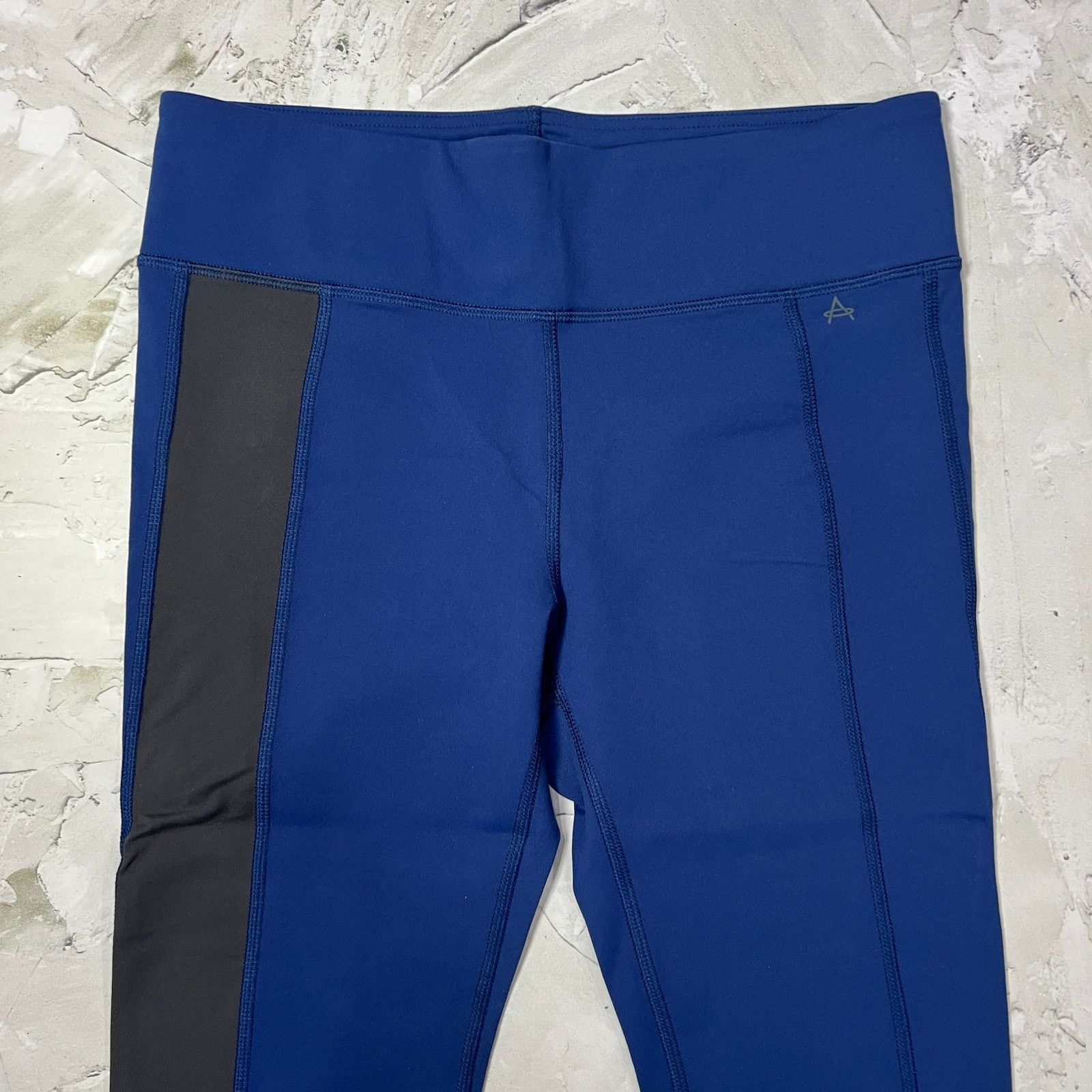 Aether Apparel Aether Blue Colorblock Crop Leggings M Performance Size 27" / US 4 / IT 40 - 6 Thumbnail