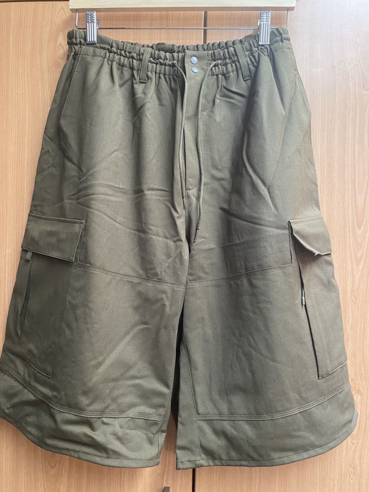 パンツ Y-3 CLASSIC WOOL STRETCH CARGO SHORTS 440236.jpg