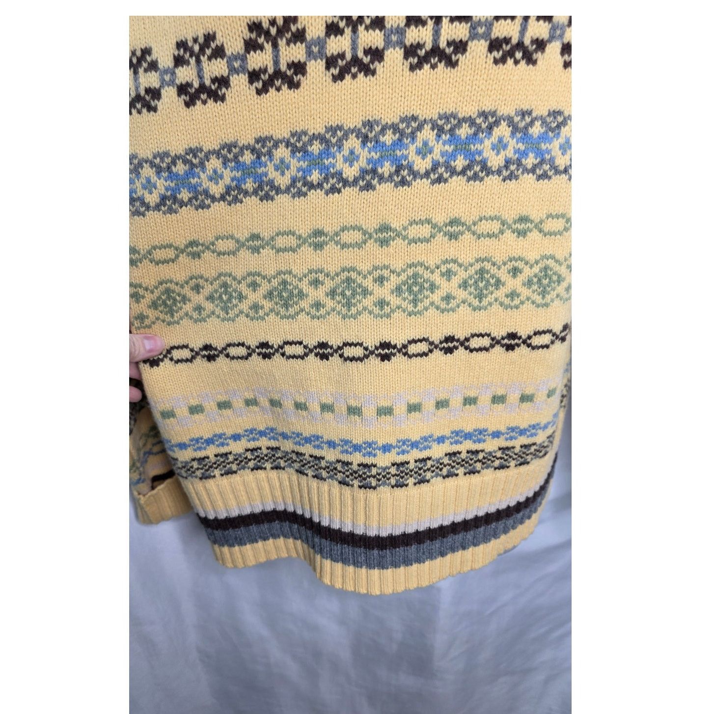 Old Navy Old Navy 100% Lambswool Fair Isle Knit V Neck Sweater Size XL / US 12-14 / IT 48-50 - 8 Thumbnail