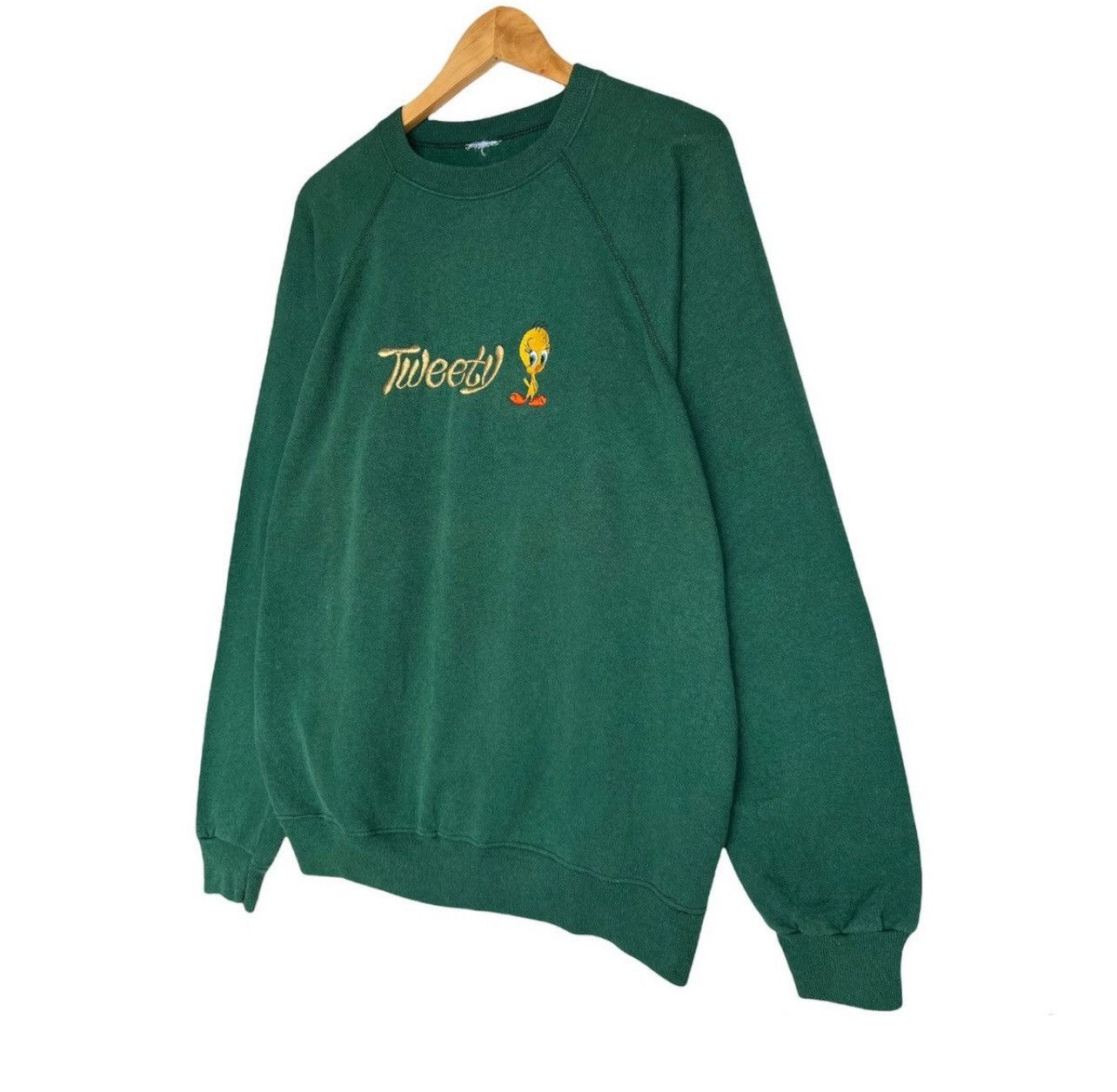 Vintage × Warner Bros Vintage 90s Tweety Crewneck Tweety Green Sweatshirt Size US L / EU 52-54 / 3 - 3 Thumbnail