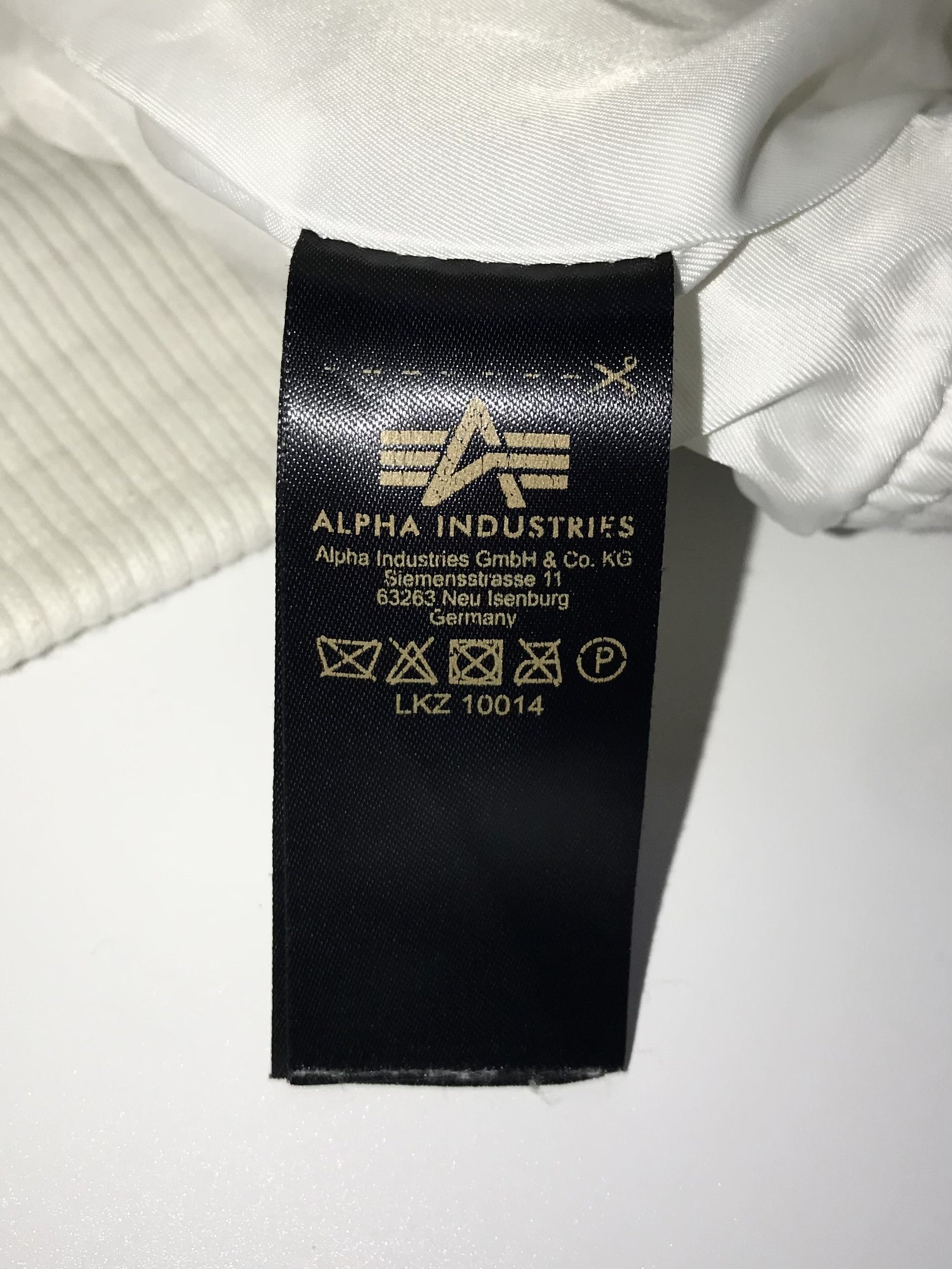 Alpha Industries Alpha Industries Bomber Nylon LKZ10014 White Size L / US 10 / IT 46 - 10 Thumbnail
