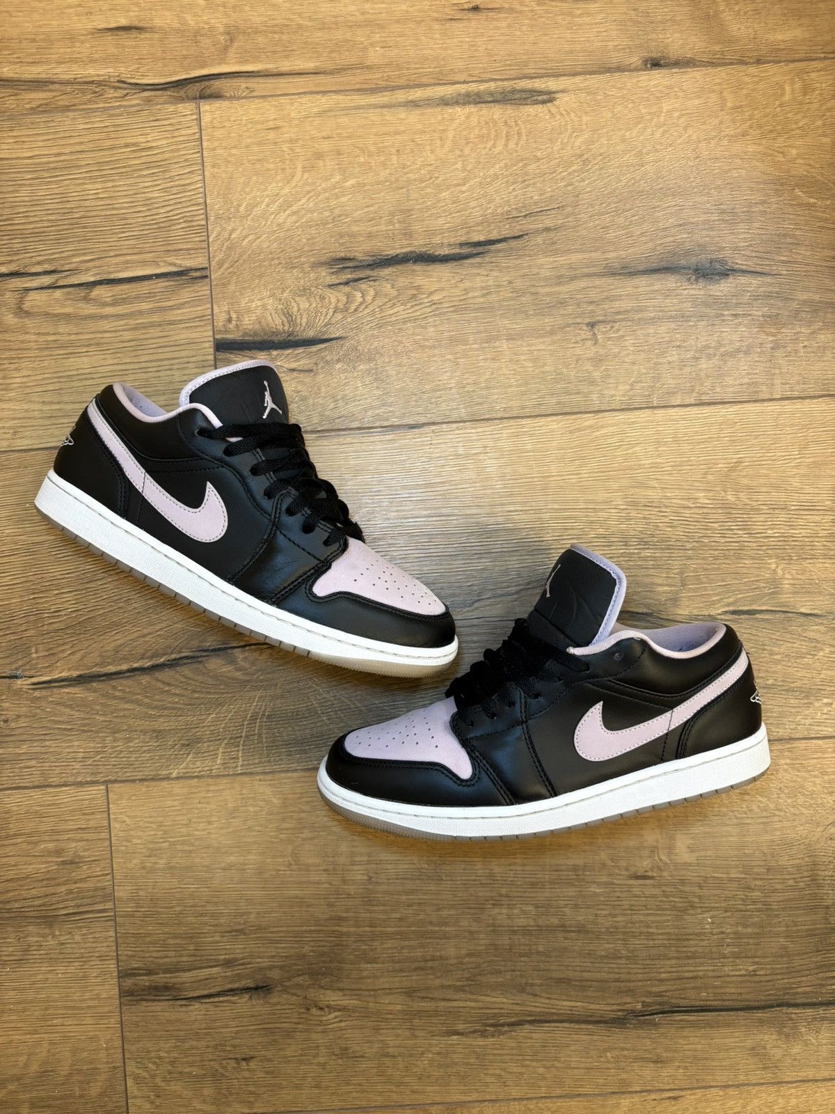 Jordan Brand Jordan 1 Low SE Black Iced Lilac Size US 11 / EU 44 - 1 Thumbnail