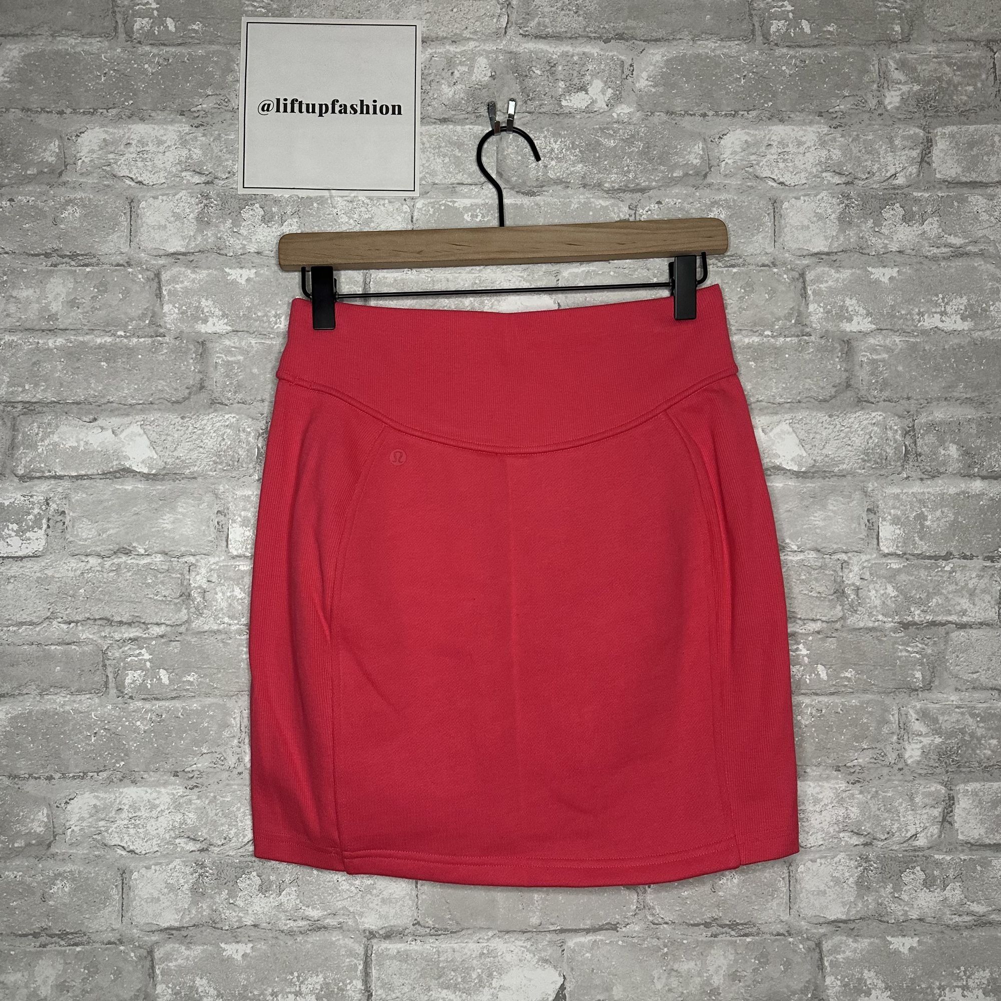 Lululemon Lululemon Scuba High Rise Mini Skirt NWT Size Small (GLZP) Size 28" / US 6 / IT 42 - 2 Thumbnail