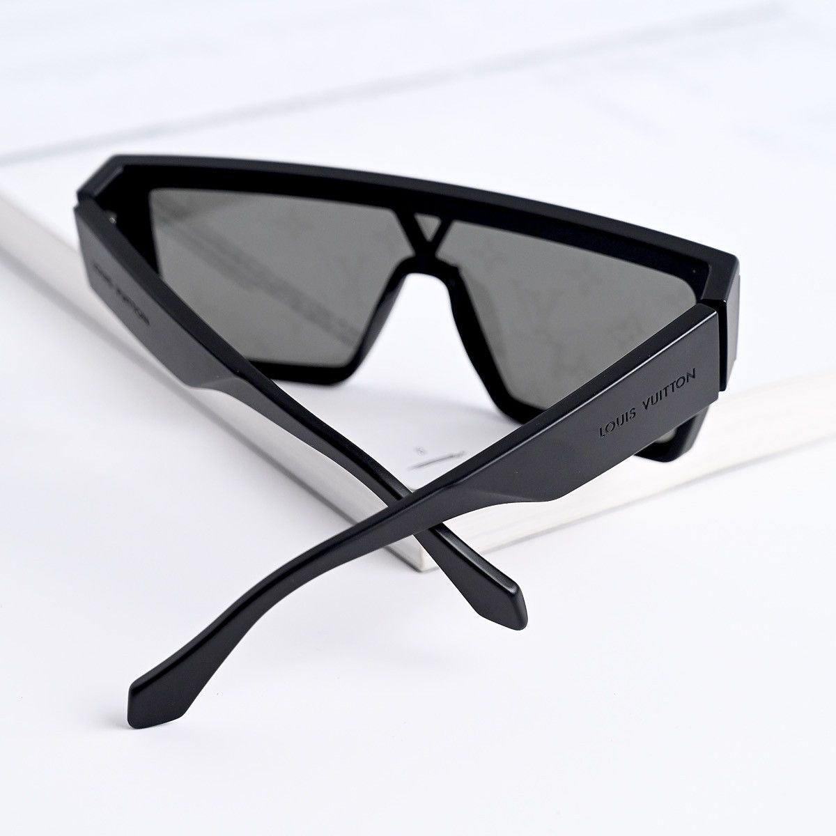 Louis Vuitton LUOIS VUITTON MONOGRAM BLACK SUNGLASSES Size ONE SIZE - 11 Thumbnail