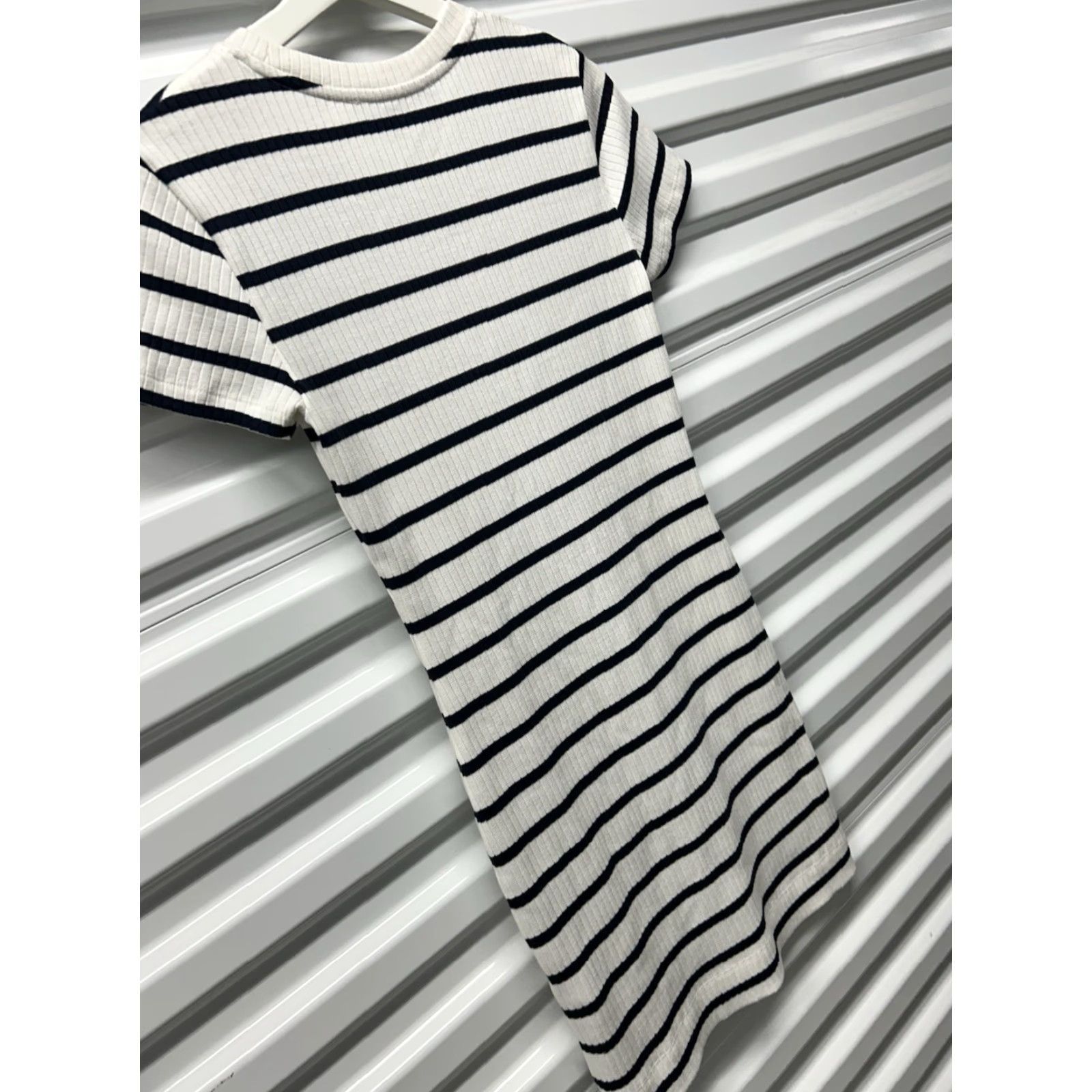 French Connection VINTAGE Women French Connection Sequin Stripe Mini Dress XS Crew Neck Short Sleeve Gold/Navy Satin? Size XS / US 0-2 / IT 36-38 - 5 Thumbnail