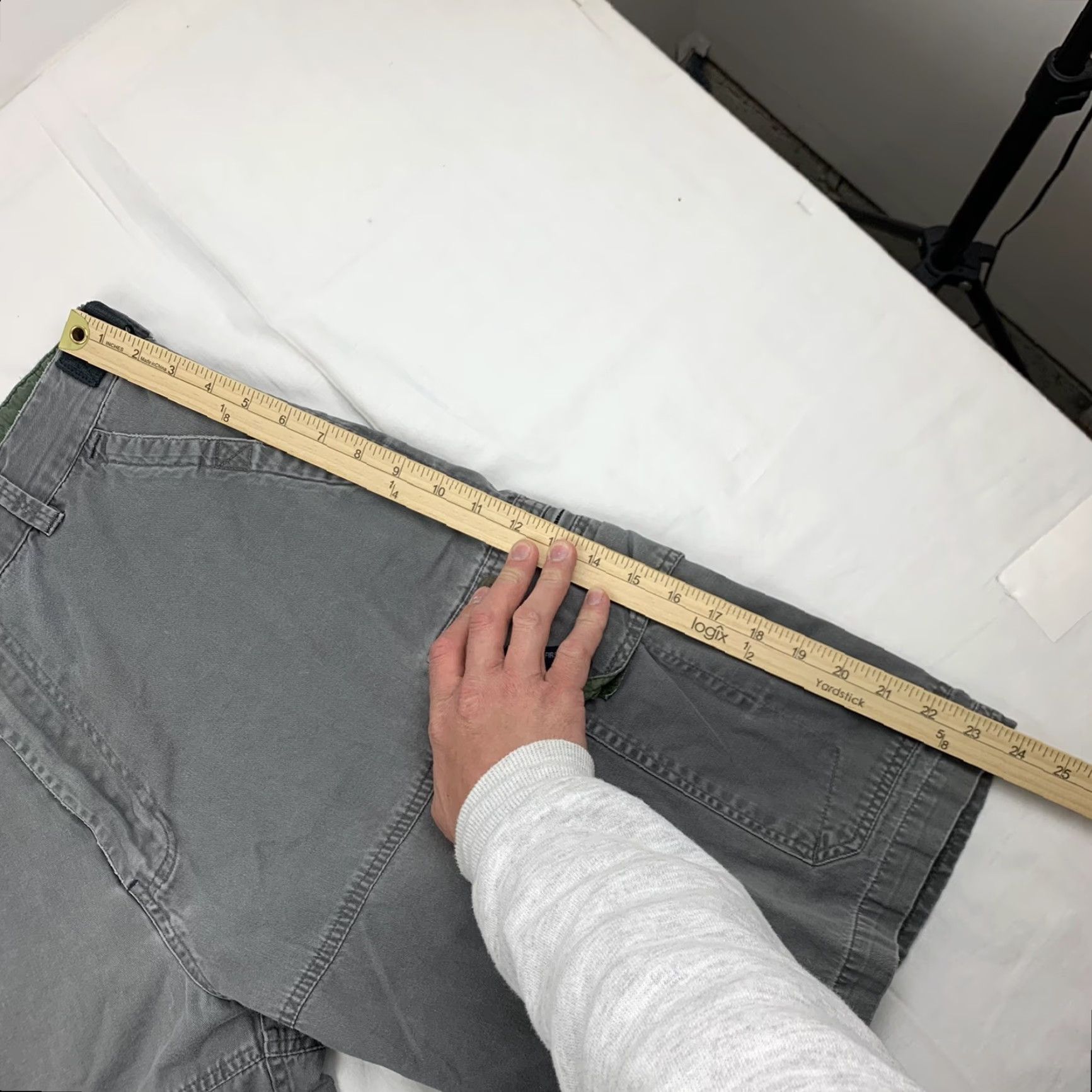 Vintage VINTAGE Wear First Cargo Shorts Men Adult 34 Gray Cargo Pockets Belt Y2K Size US 34 / EU 50 - 7 Thumbnail