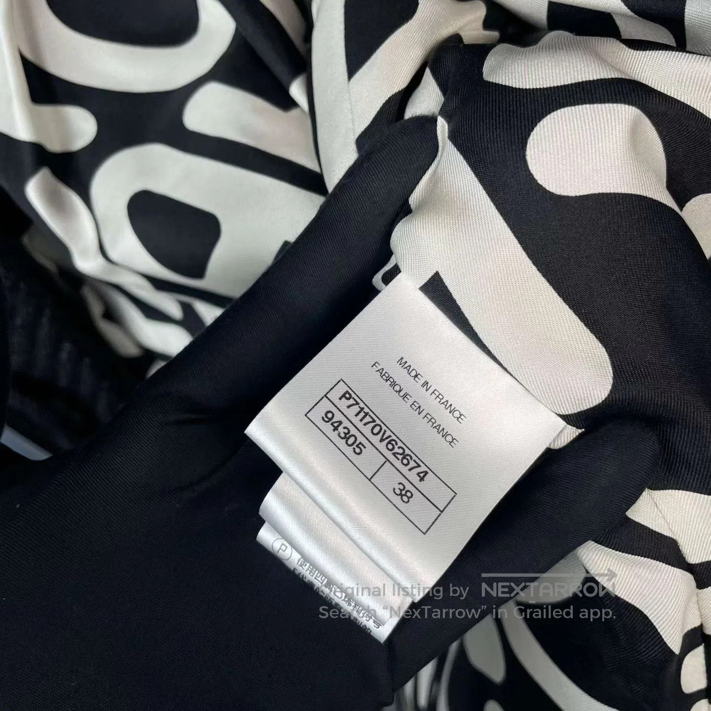 Chanel Chanel 21B Black Horn Button Hooded Tweed Coat. Size S / US 4 / IT 40 - 2 Thumbnail