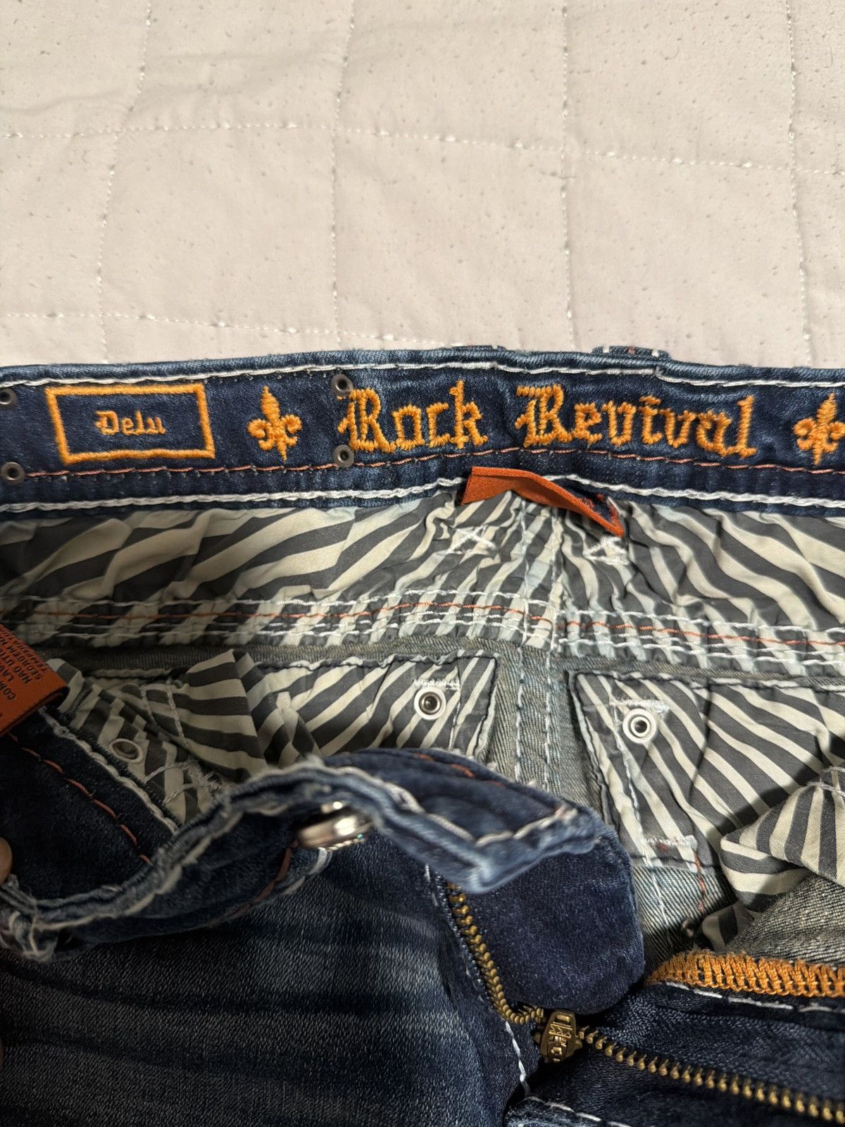 True Religion True Religion Bedazzled Jeans Size 27 Size 27" / US 4 / IT 40 - 2 Thumbnail