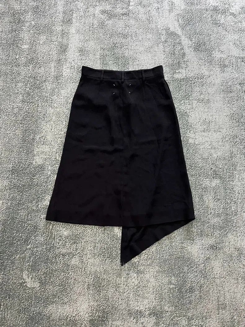 Maison Margiela maison margiela asymmetrical black mini skirt . Size US 36 / EU 52 - 2 Thumbnail