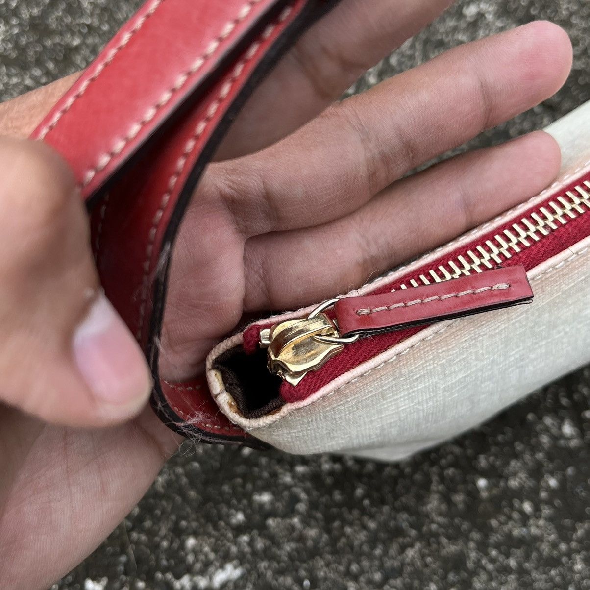 Gucci Gucci “Love Gucci” Heart Tattoo Monogram Canvas Shoulder Bag Size ONE SIZE - 9 Thumbnail