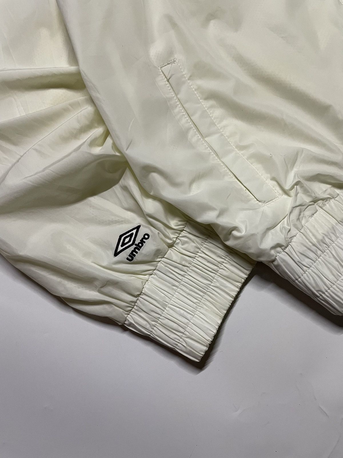 Umbro Umbro Embroidered Biglogo Sportwear Windbreaker jaket Size US XL / EU 56 / 4 - 5 Thumbnail