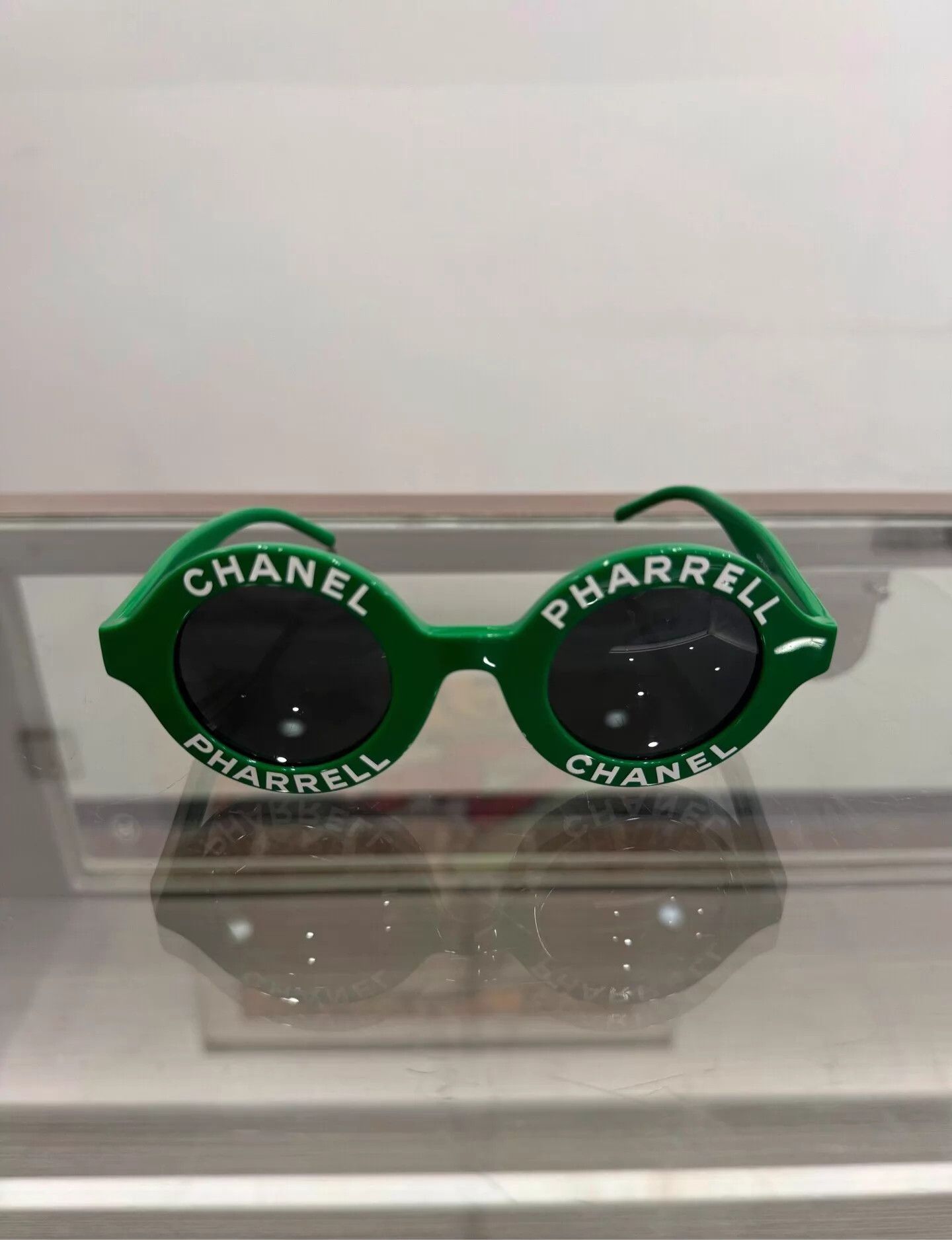 Chanel Chanel x Pharrell LE white logo green cat-eye shades Size ONE SIZE - 4 Thumbnail