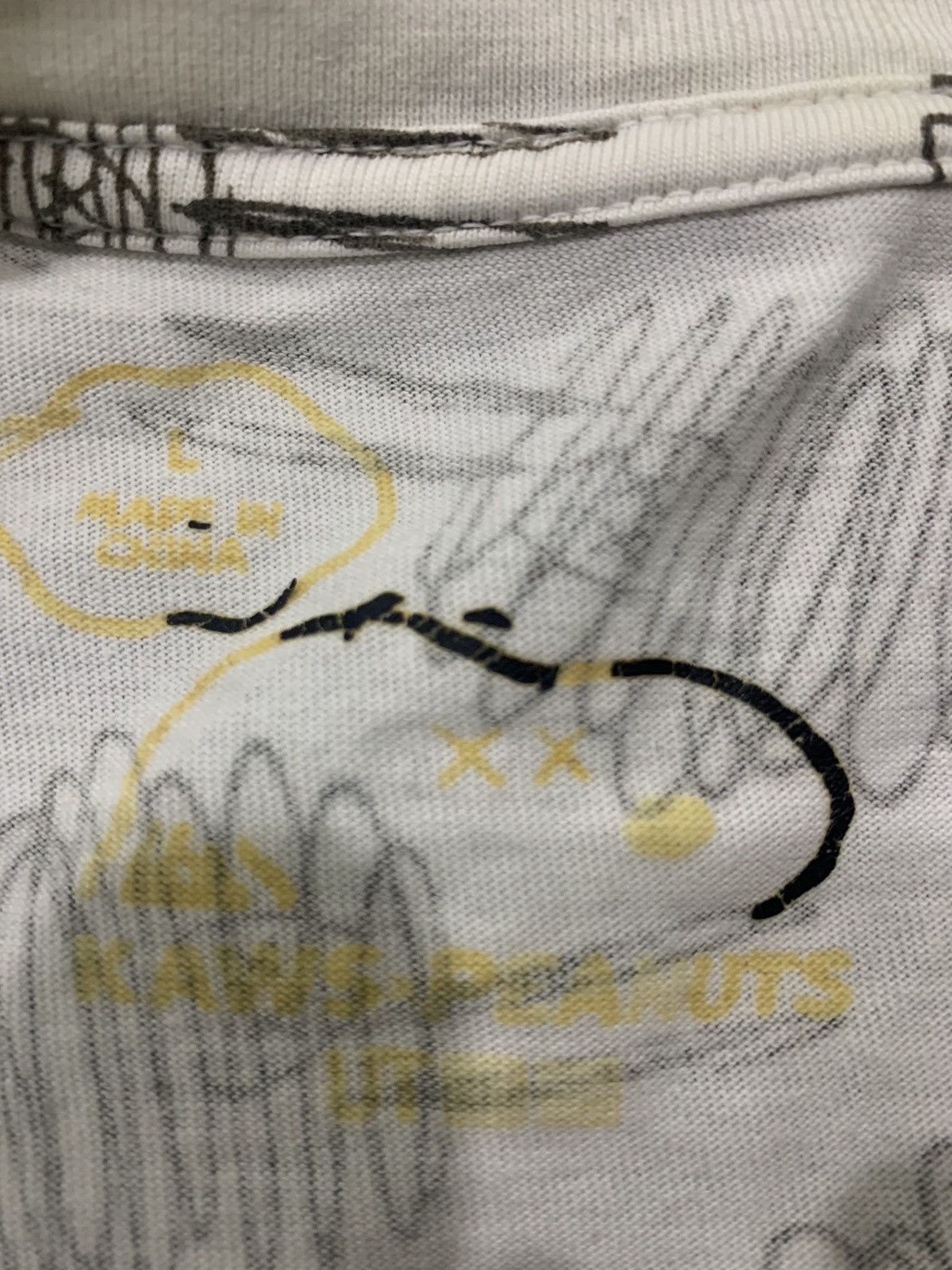 Kaws × Peanuts × Uniqlo UNIQLO X KAWS X PEANUTS SHIRT Size US L / EU 52-54 / 3 - 2 Thumbnail