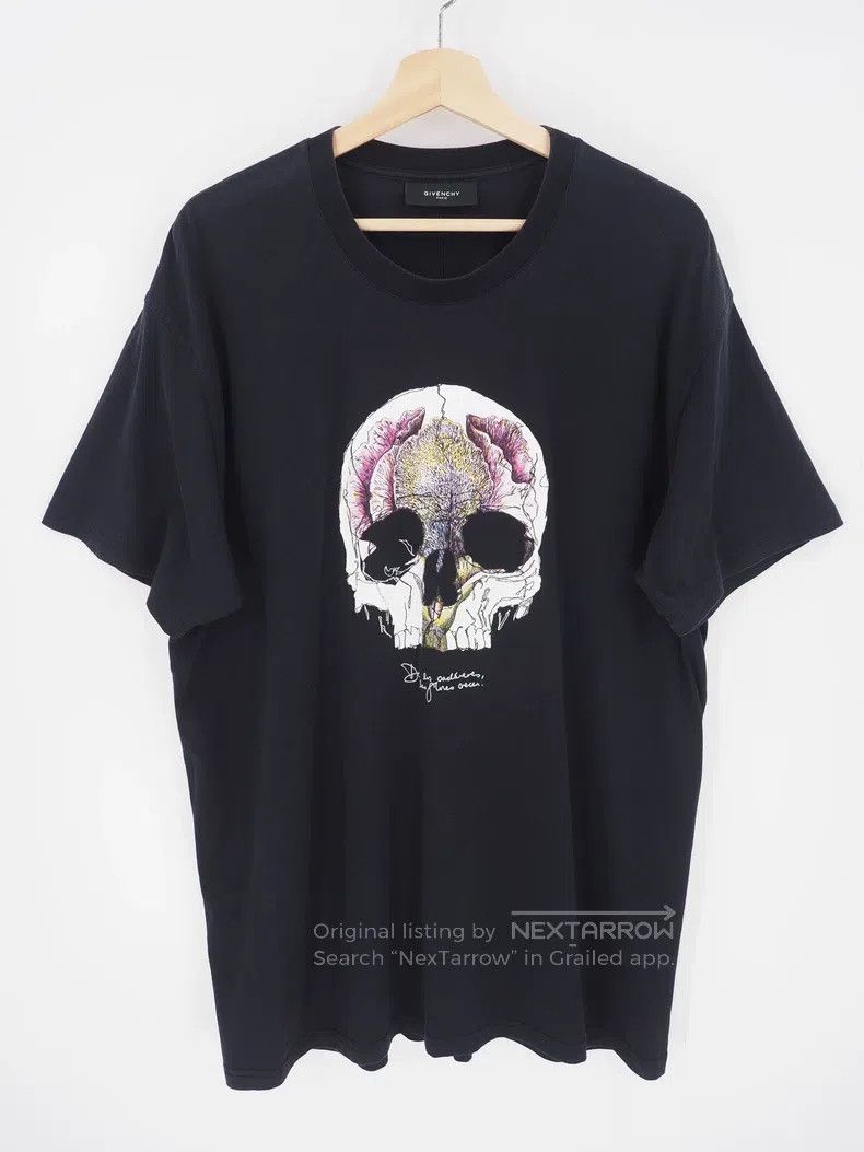 Givenchy Givenchy short sleeves Size US L / EU 52-54 / 3 - 1 Thumbnail