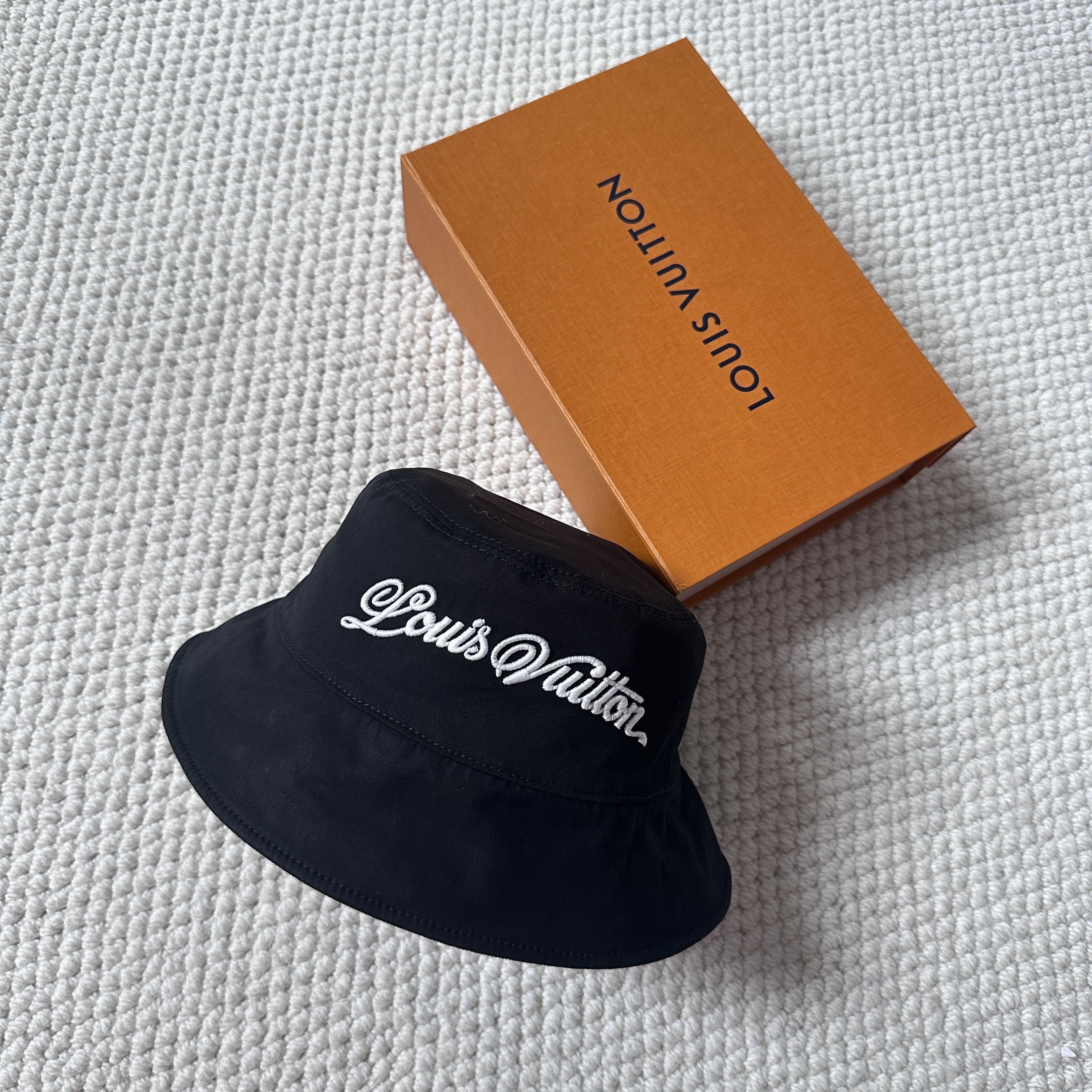 Louis Vuitton LV Blason Shading Denim Reversible Bucket Hat Size ONE SIZE - 2 Thumbnail
