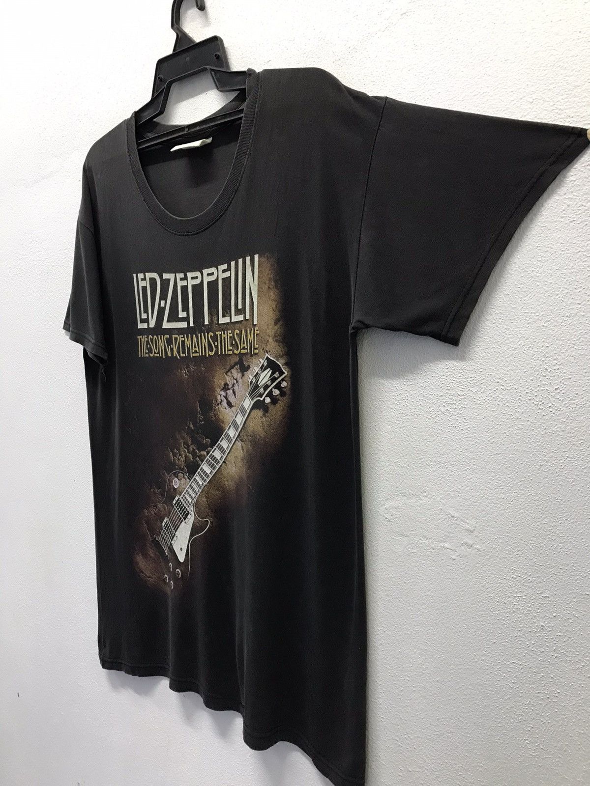 Band Tees × Led Zeppelin × Vintage Vintage Band Led-Zeppelin The Song Remains The Same Shirt Size US XL / EU 56 / 4 - 4 Thumbnail