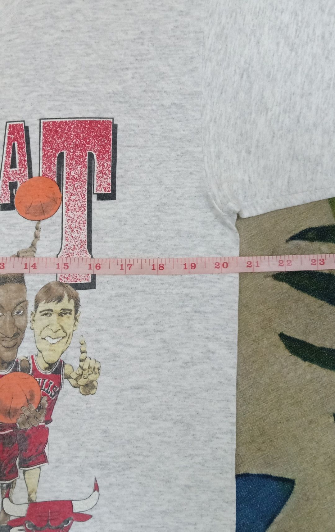 NBA × Vintage Vintage 90s NBA Playoffs Chicago Bulls Red Heat T-shirt Size US L / EU 52-54 / 3 - 22 Thumbnail