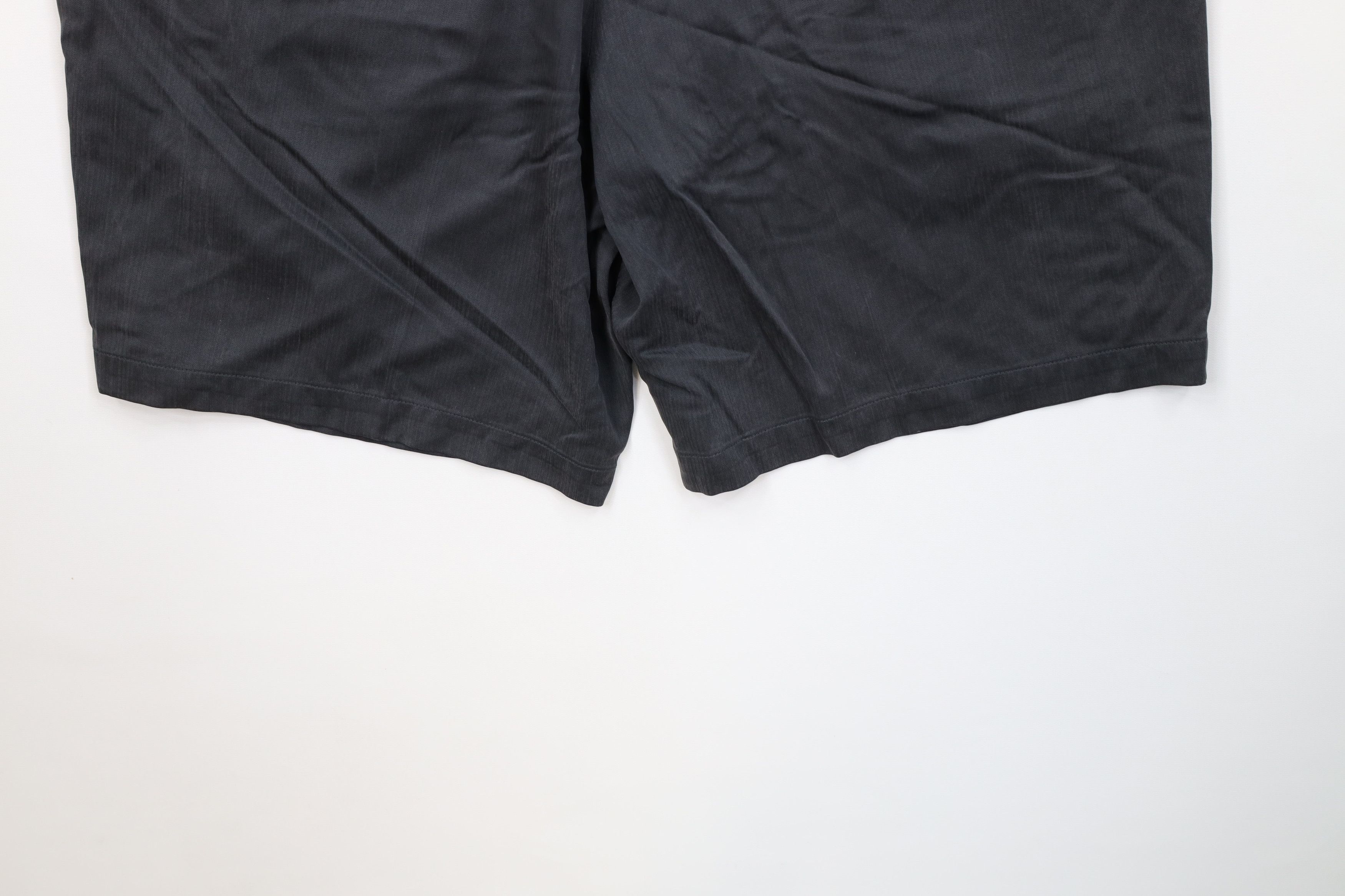 Tommy Bahama Vintage Tommy Bahama Blend Above Knee Chino Shorts Black Size US 34 / EU 50 - 15 Thumbnail