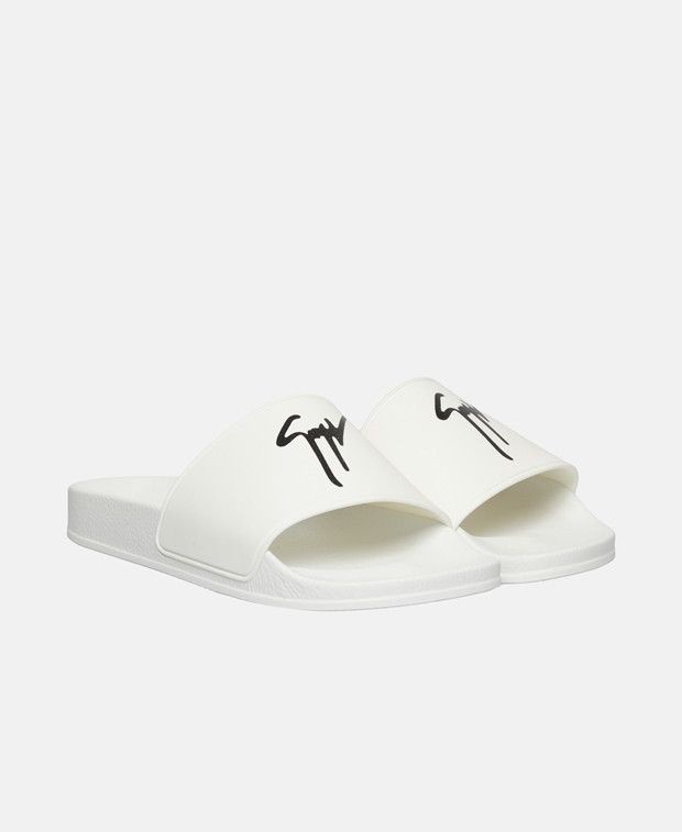 Pool shoes